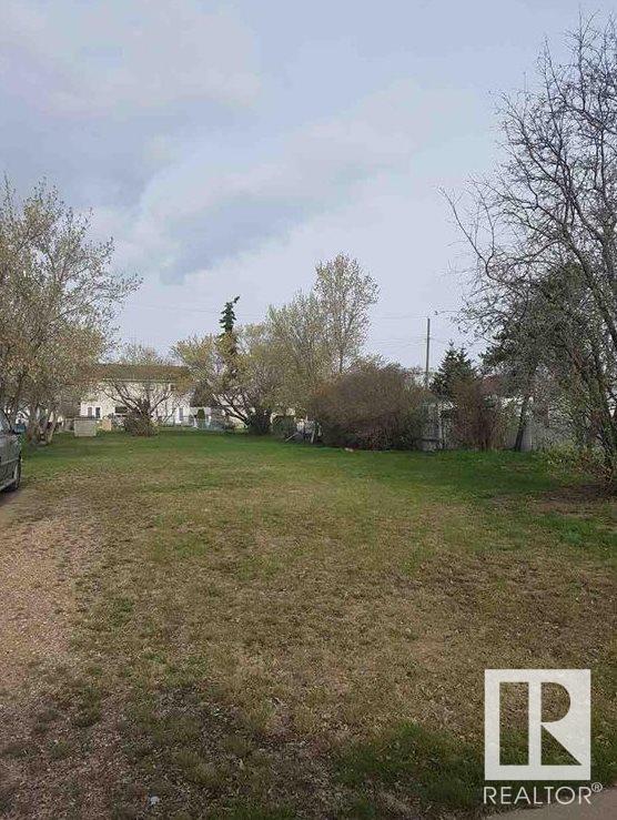Well priced 50 x 150 lot available immediately!  Close to playground, ice skating rink and football field.  Trades Considered!