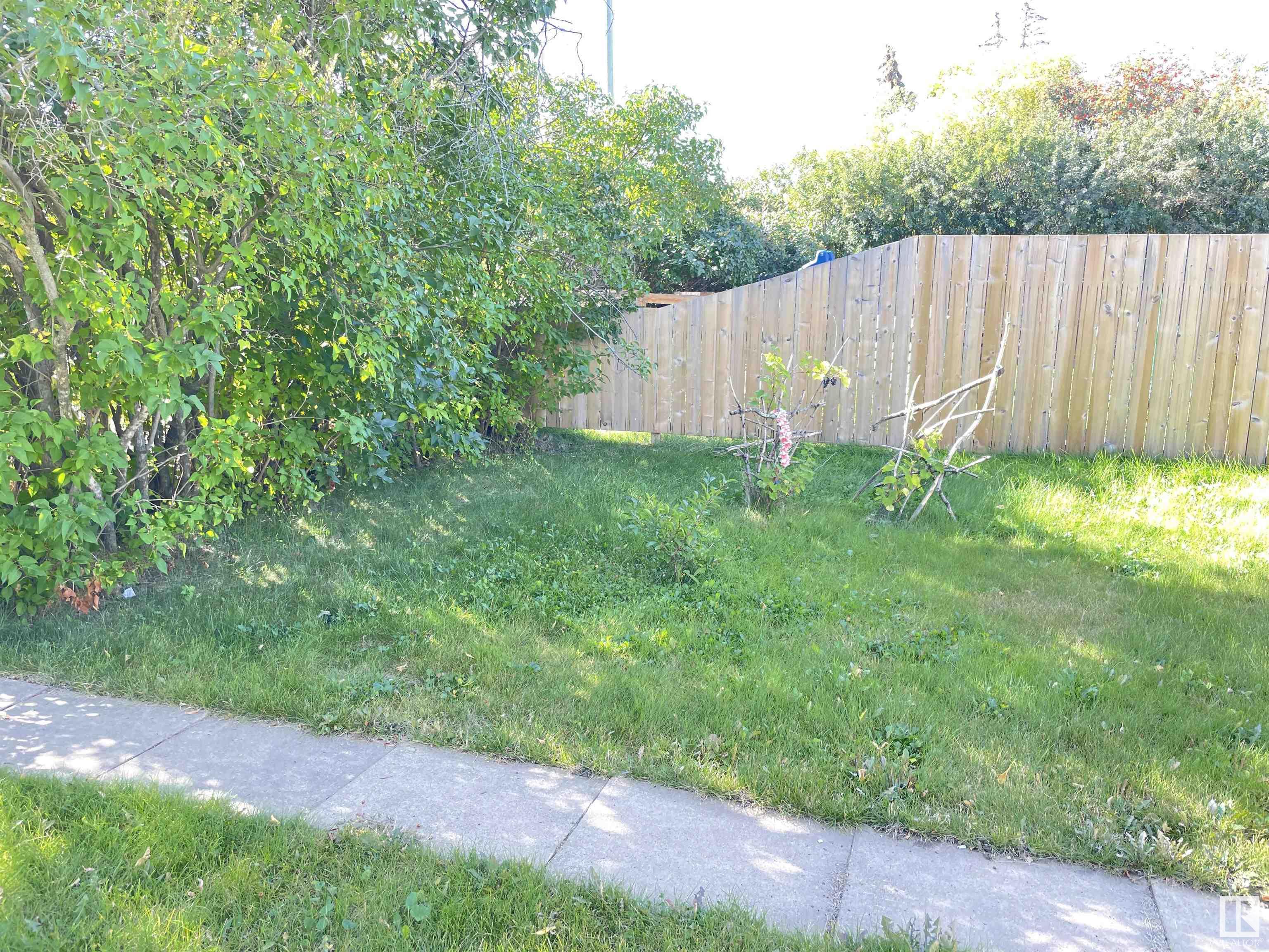 http://cdnparap120.paragonrels.com/ParagonImages/Property/p12/RAE/225271642/10/0/0/f9ea403ef907a790eba51665d154dfa3/1/20ee757cc90b554830620b2ce440a84f/225271642-10.JPG