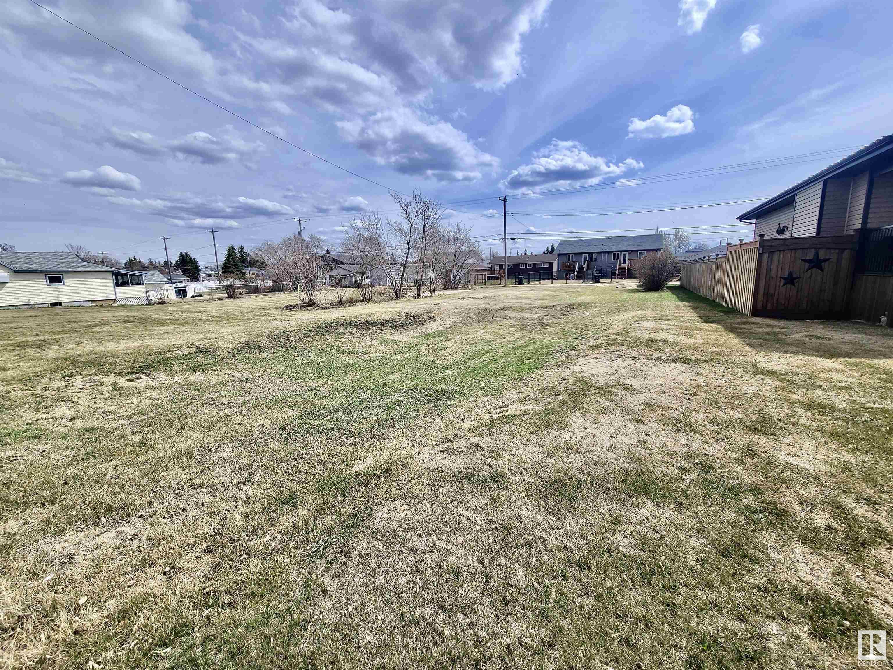 "Vacant Lot, Ready to Go"  Put your creative skills to the test & build your dream home.  This lot is 50'x140' & within walking distance to shopping, restaurants & the hospital.  The opportunities are endless.