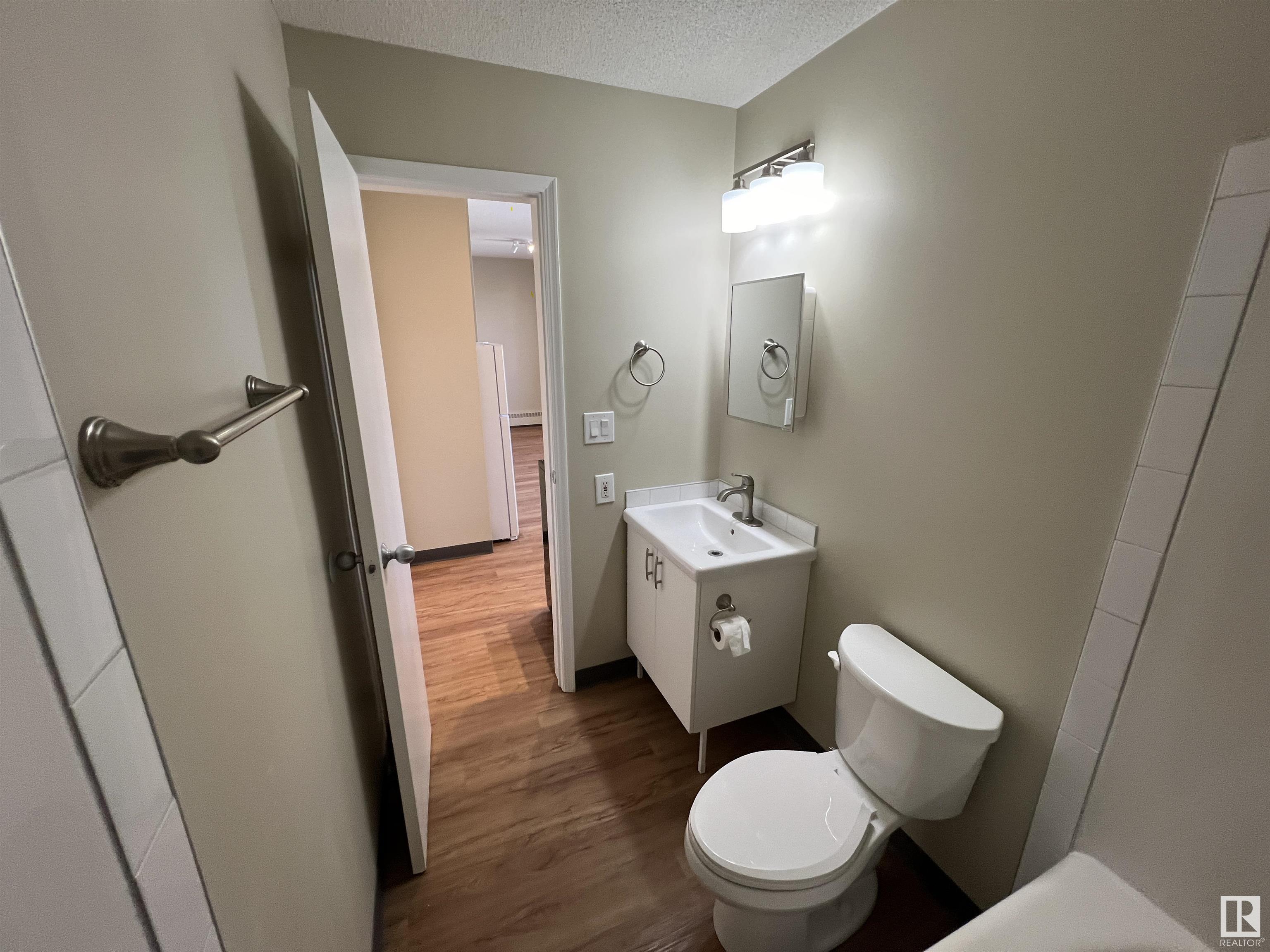      10136 95 ST NW , Edmonton,  ,T5H 2A6 ;  Listing Number: MLS E4385074