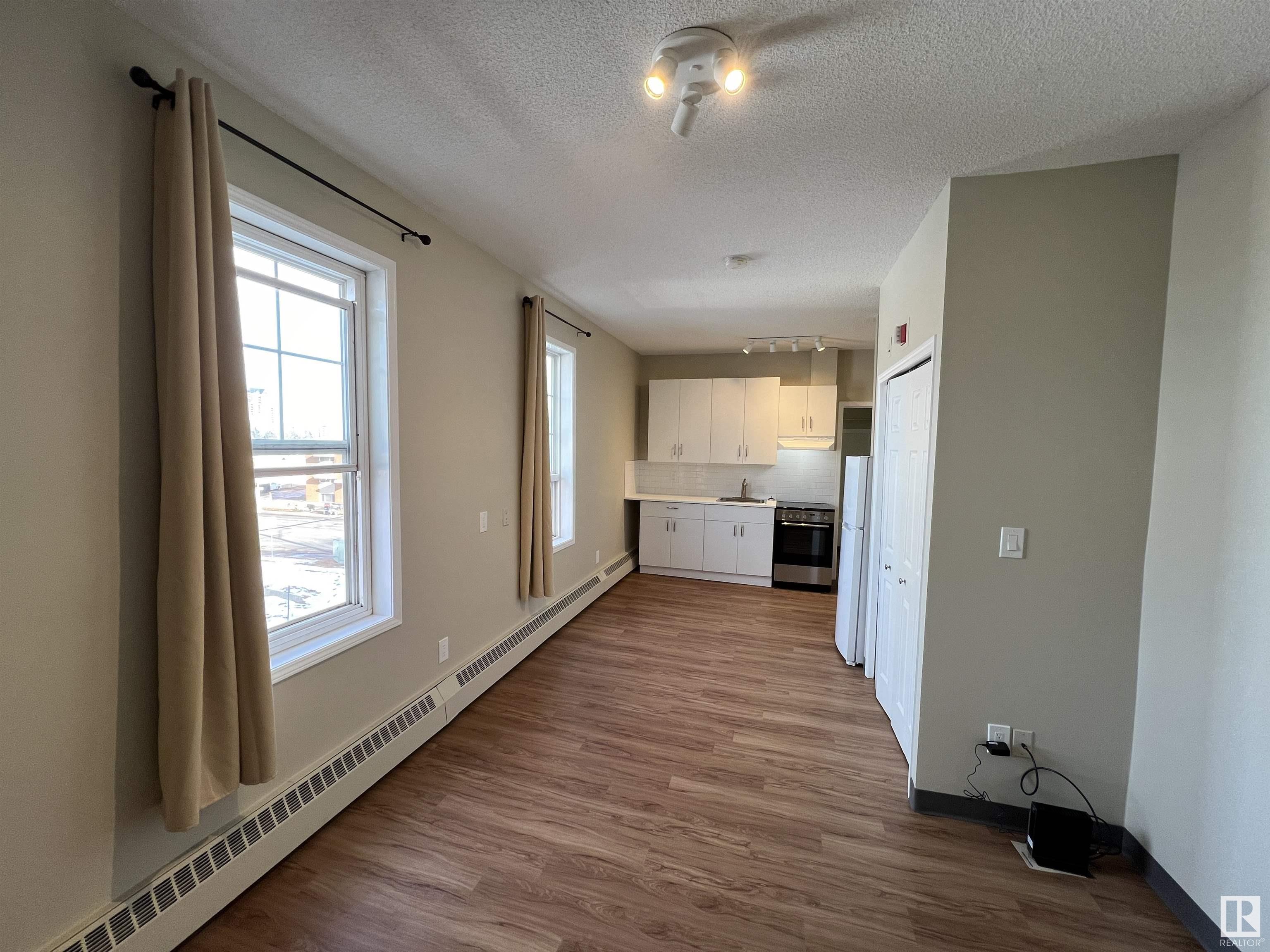      10136 95 ST NW , Edmonton,  ,T5H 2A6 ;  Listing Number: MLS E4385074