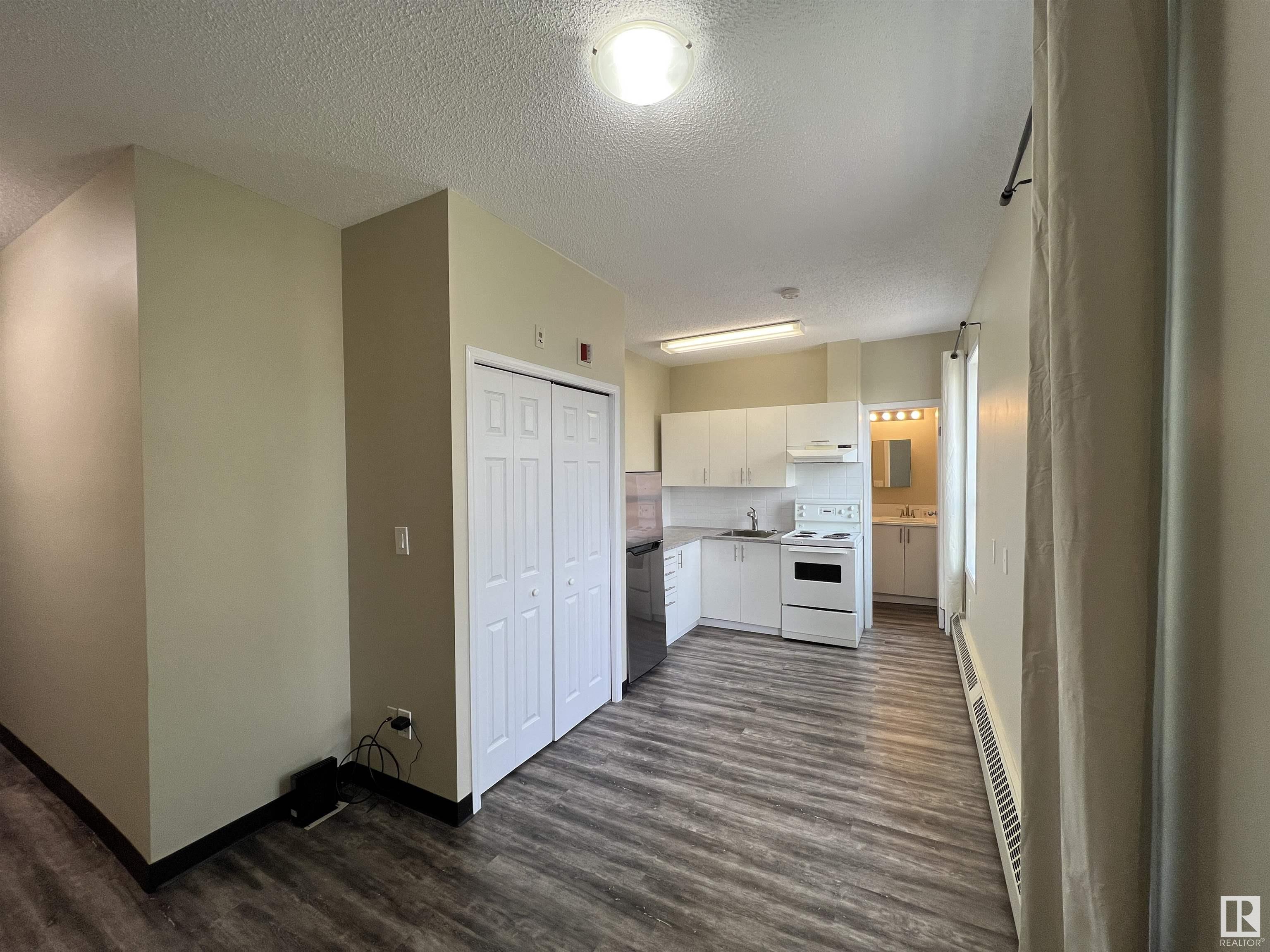      10136 95 ST NW , Edmonton,  ,T5H 2A6 ;  Listing Number: MLS E4385074