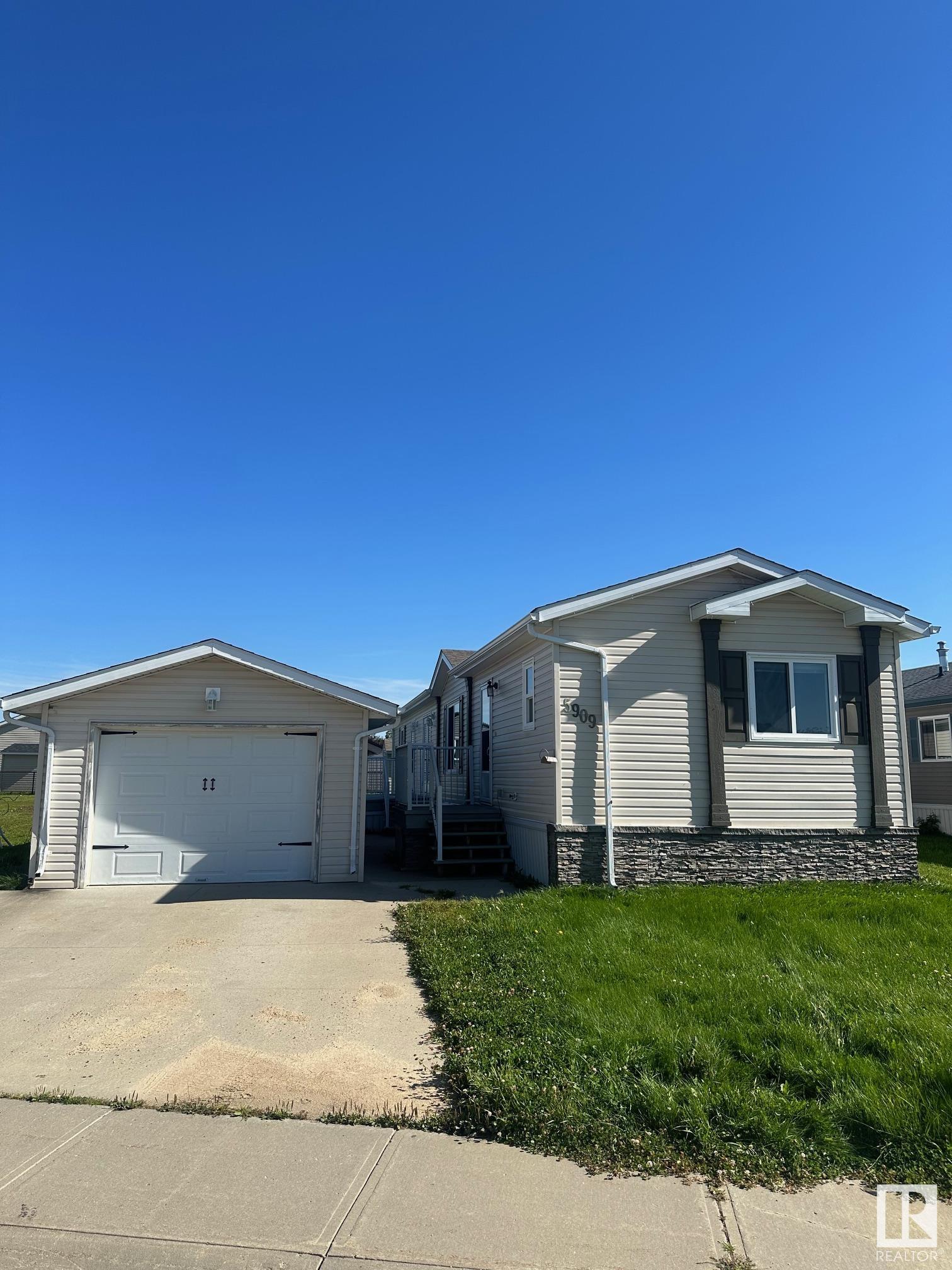      5909 Labrador RD , Cold Lake,  ,T9M 0C6 ;  Listing Number: MLS E4387718