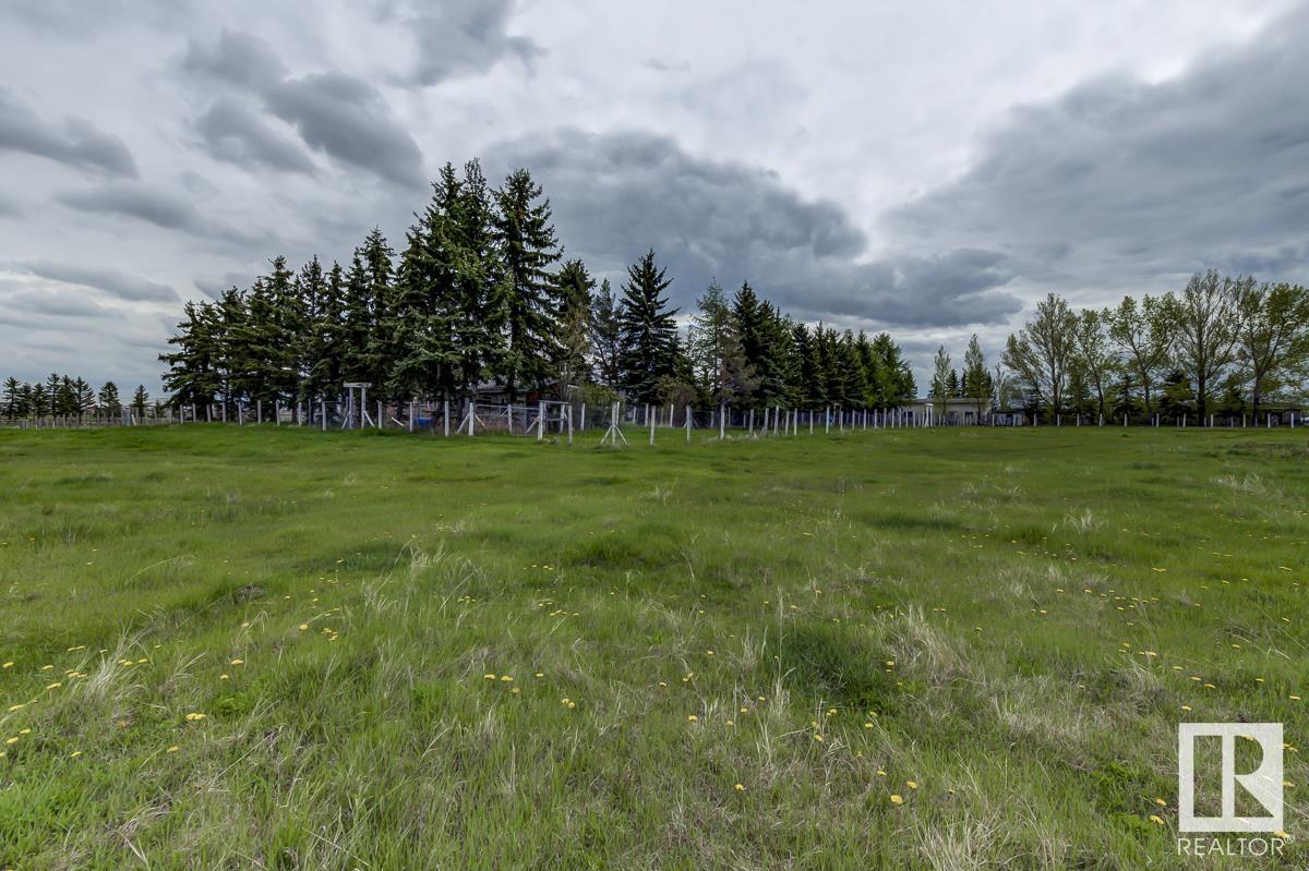 http://cdnparap120.paragonrels.com/ParagonImages/Property/p12/RAE/225301916/56/0/0/95f980dd162f7256184d459facde39c7/1/dfffd0096e284622e989f0b132cf2649/225301916-3a8a6ad8-dbef-4f23-80fb-c122913f5885.JPG