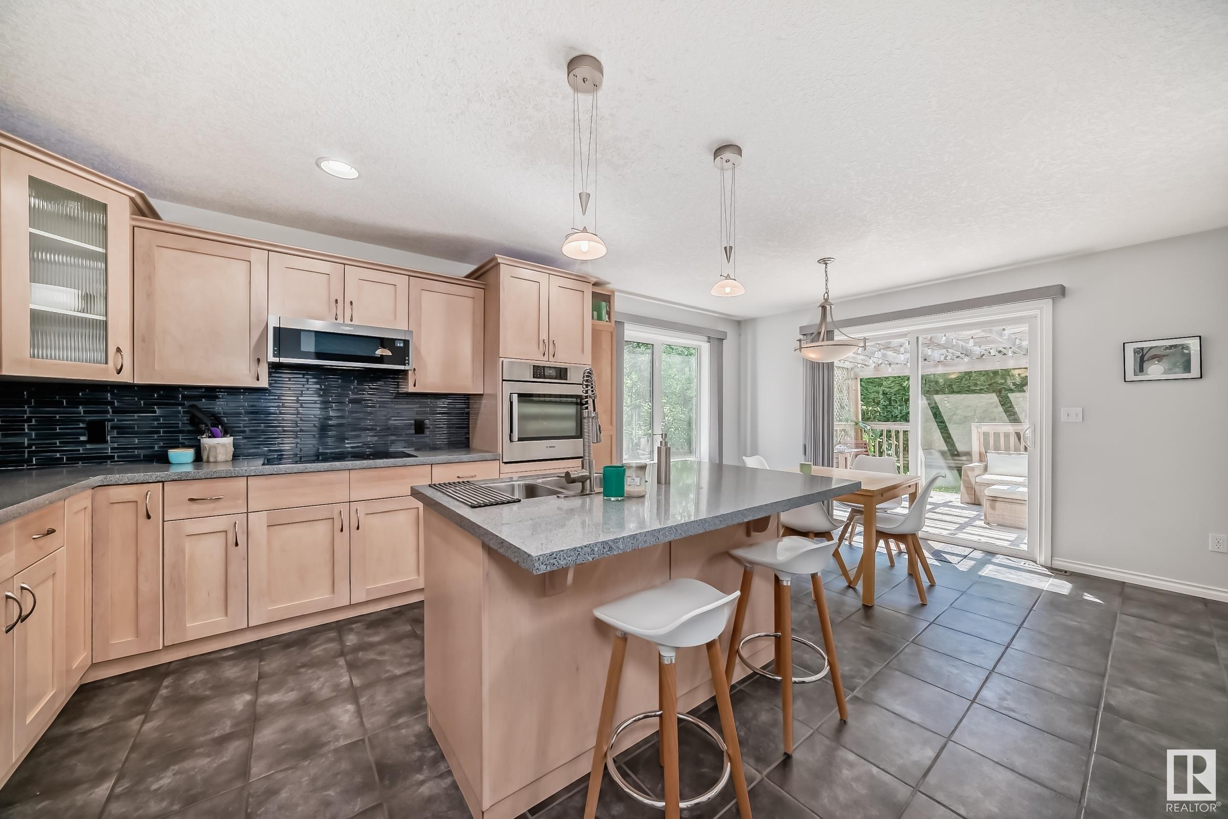      10048 93 ST NW , Edmonton,  ,T5H 1W7 ;  Listing Number: MLS E4397183