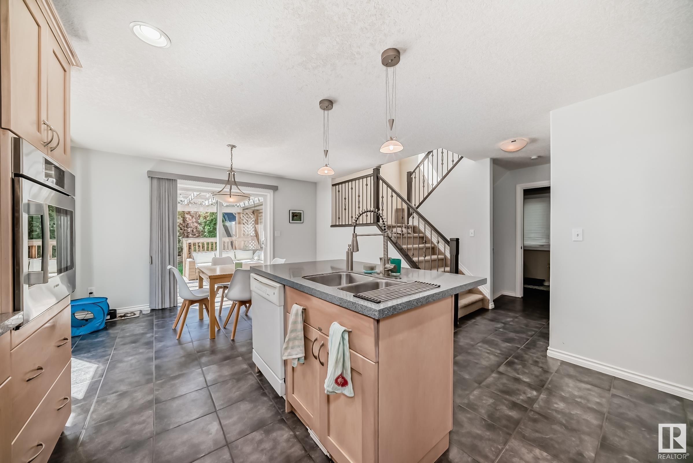      10048 93 ST NW , Edmonton,  ,T5H 1W7 ;  Listing Number: MLS E4397183