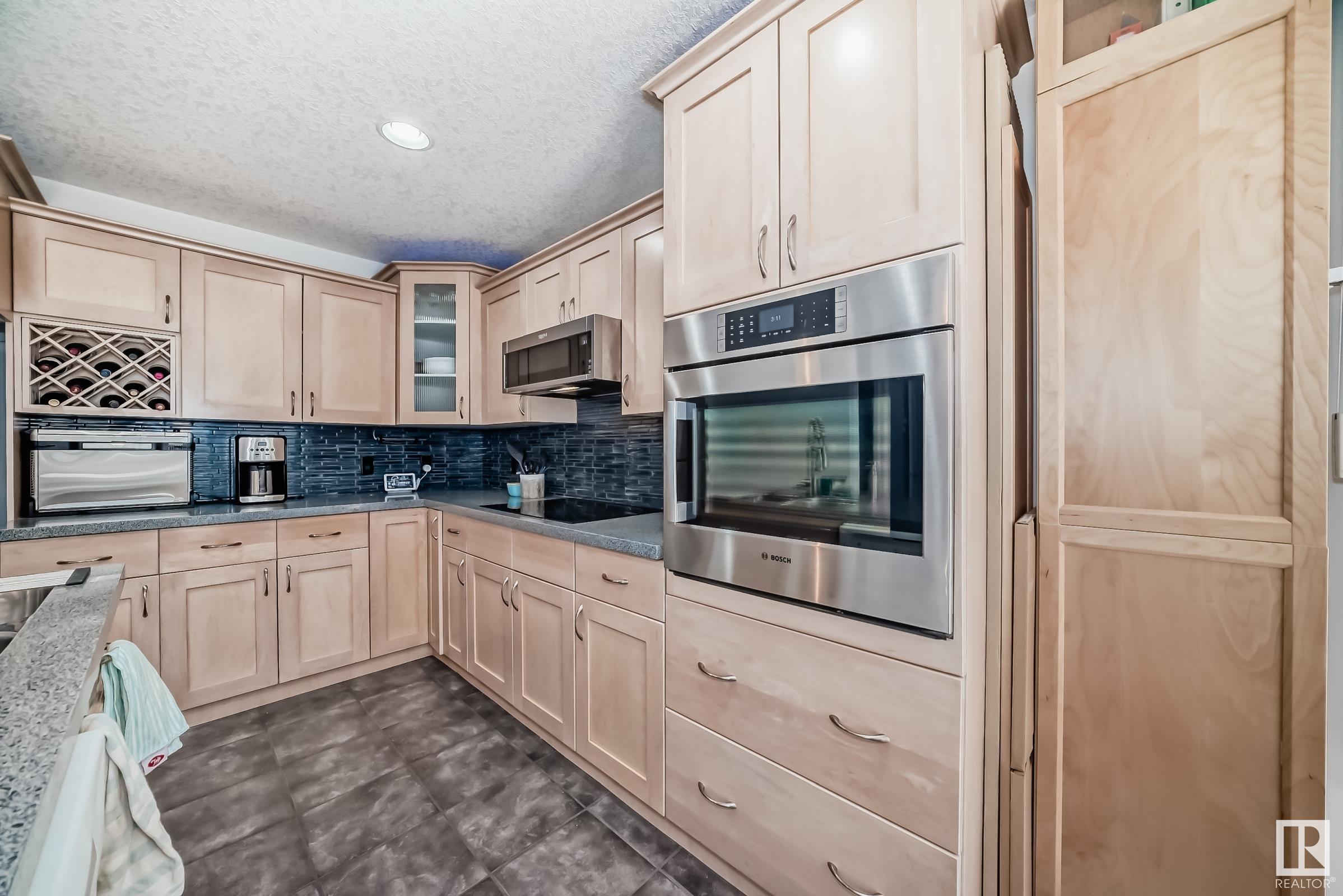      10048 93 ST NW , Edmonton,  ,T5H 1W7 ;  Listing Number: MLS E4397183