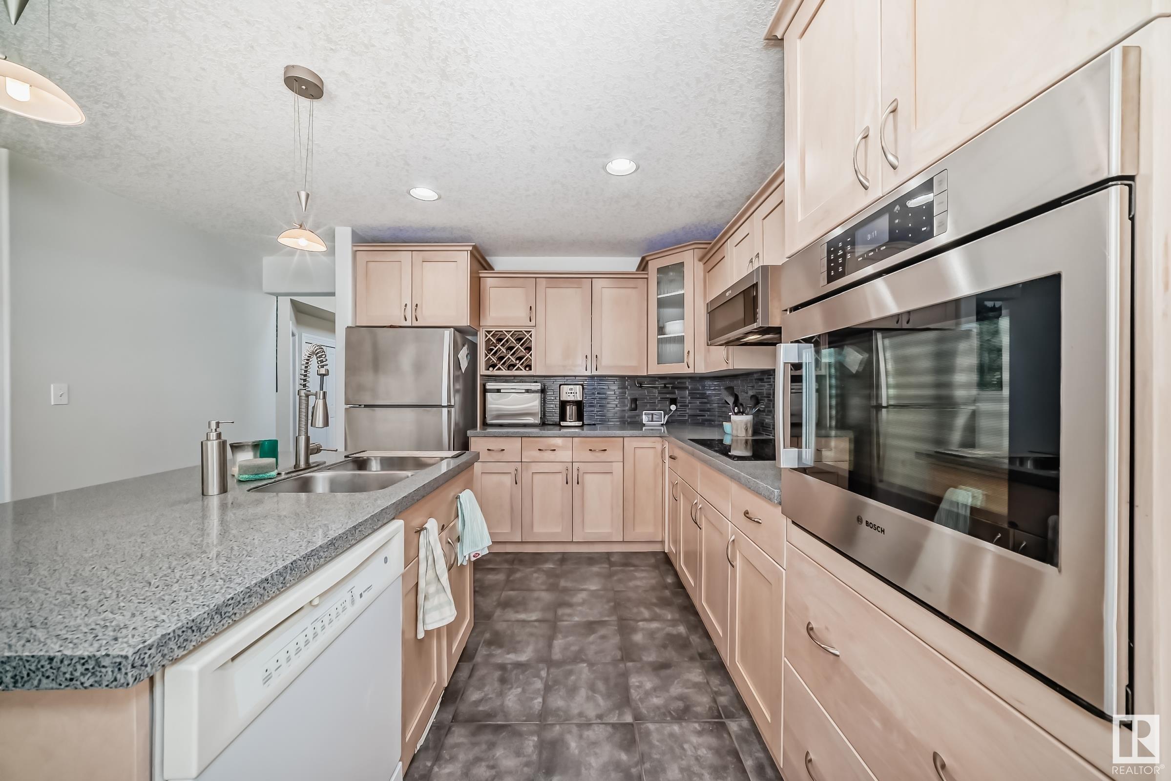      10048 93 ST NW , Edmonton,  ,T5H 1W7 ;  Listing Number: MLS E4397183