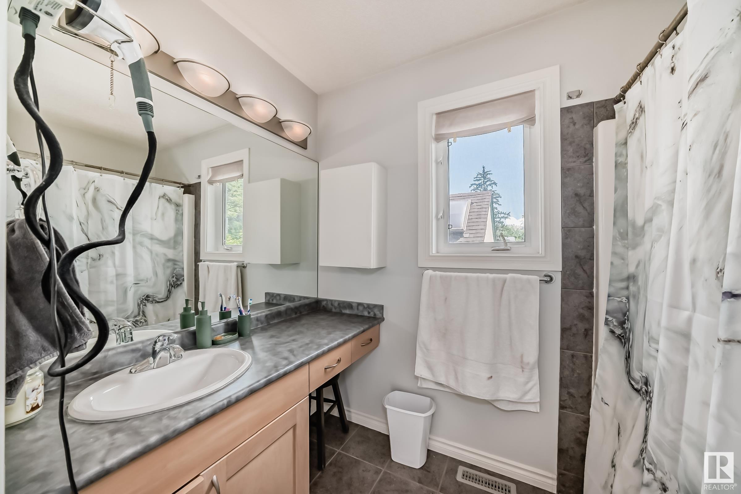      10048 93 ST NW , Edmonton,  ,T5H 1W7 ;  Listing Number: MLS E4397183