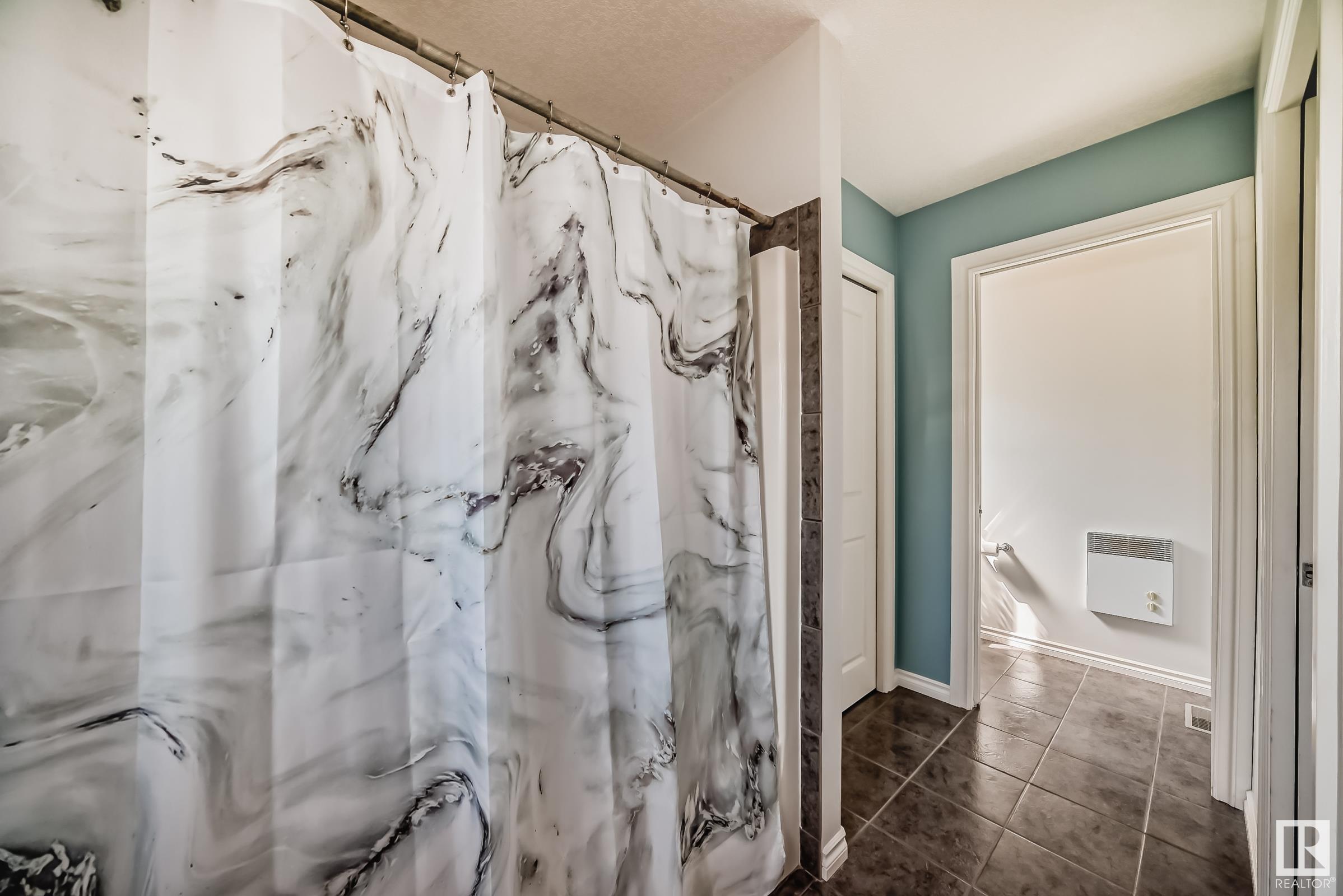      10048 93 ST NW , Edmonton,  ,T5H 1W7 ;  Listing Number: MLS E4397183