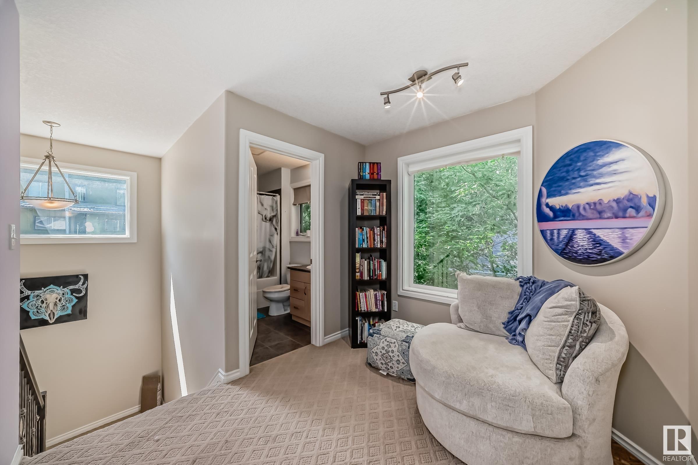      10048 93 ST NW , Edmonton,  ,T5H 1W7 ;  Listing Number: MLS E4397183