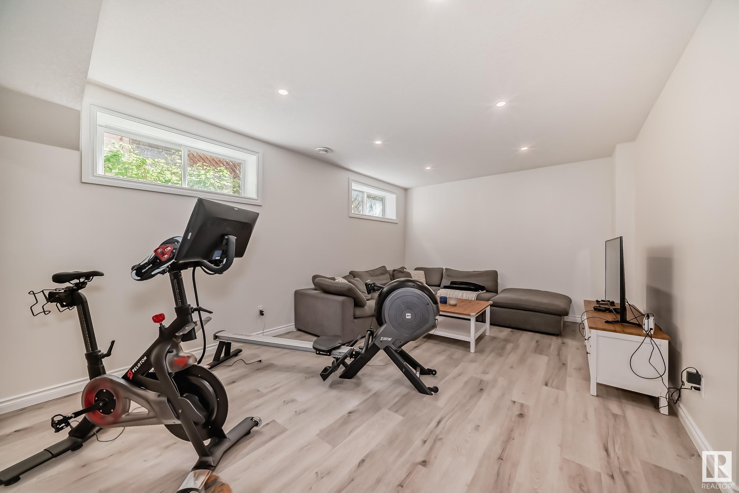      10048 93 ST NW , Edmonton,  ,T5H 1W7 ;  Listing Number: MLS E4397183