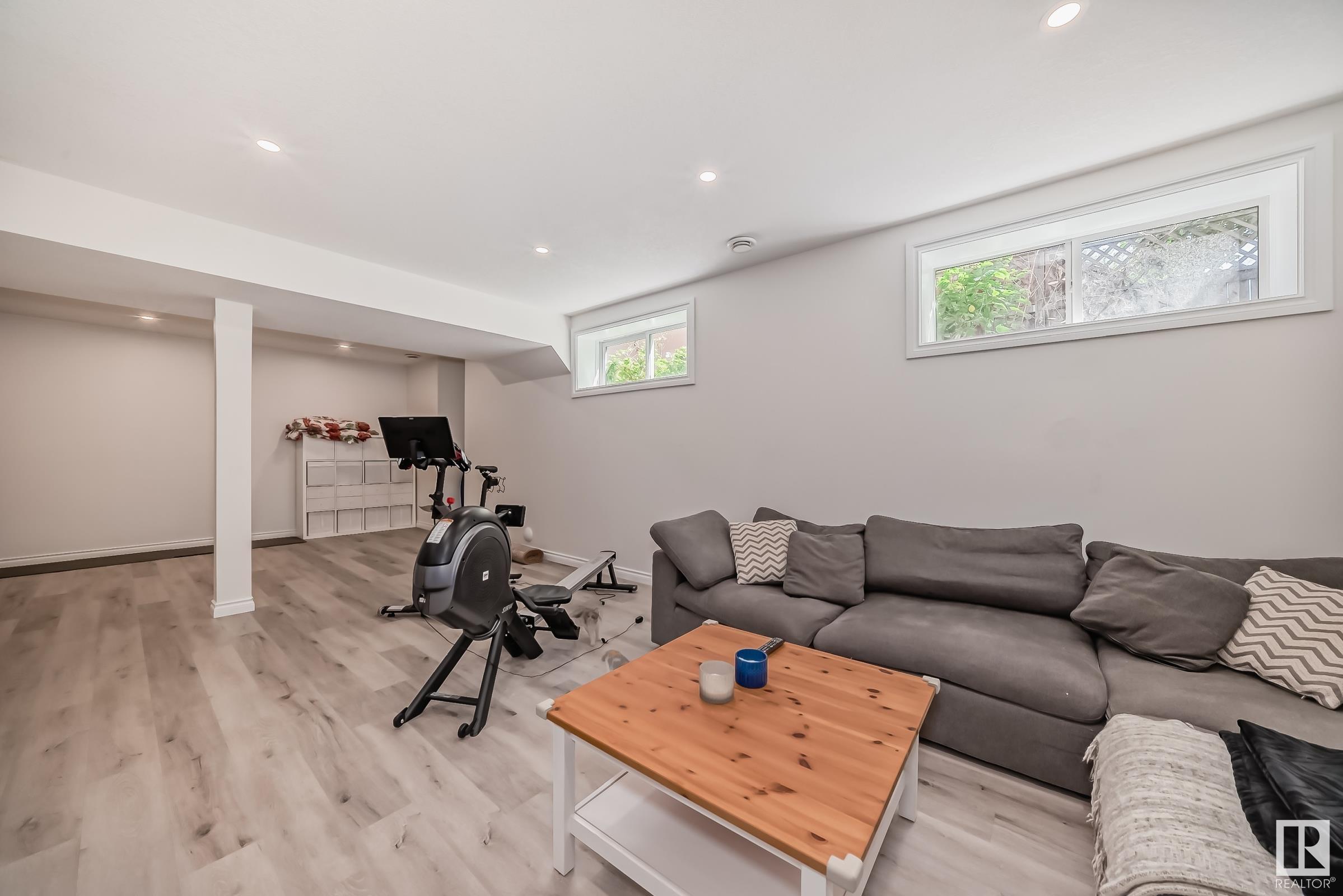      10048 93 ST NW , Edmonton,  ,T5H 1W7 ;  Listing Number: MLS E4397183