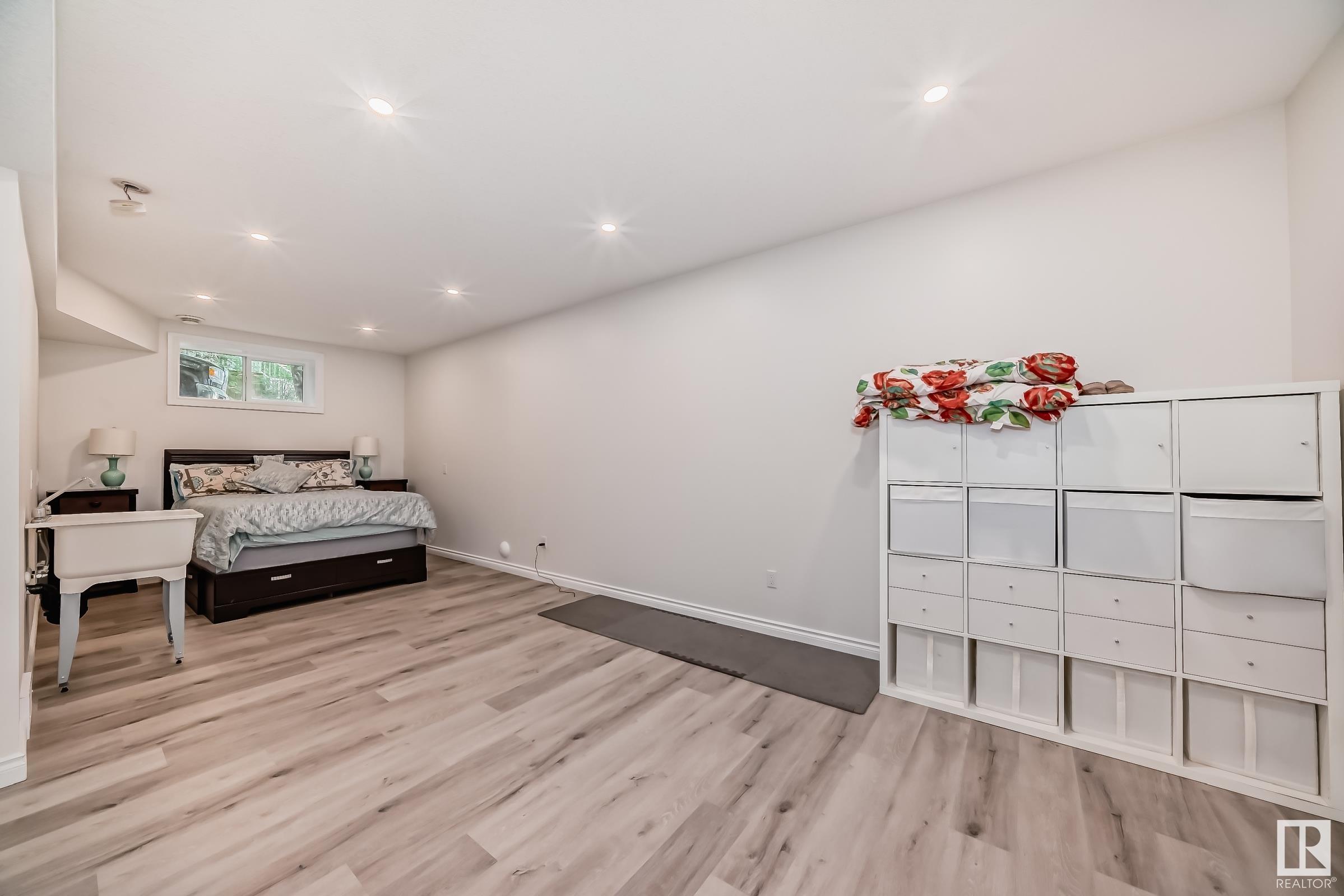      10048 93 ST NW , Edmonton,  ,T5H 1W7 ;  Listing Number: MLS E4397183