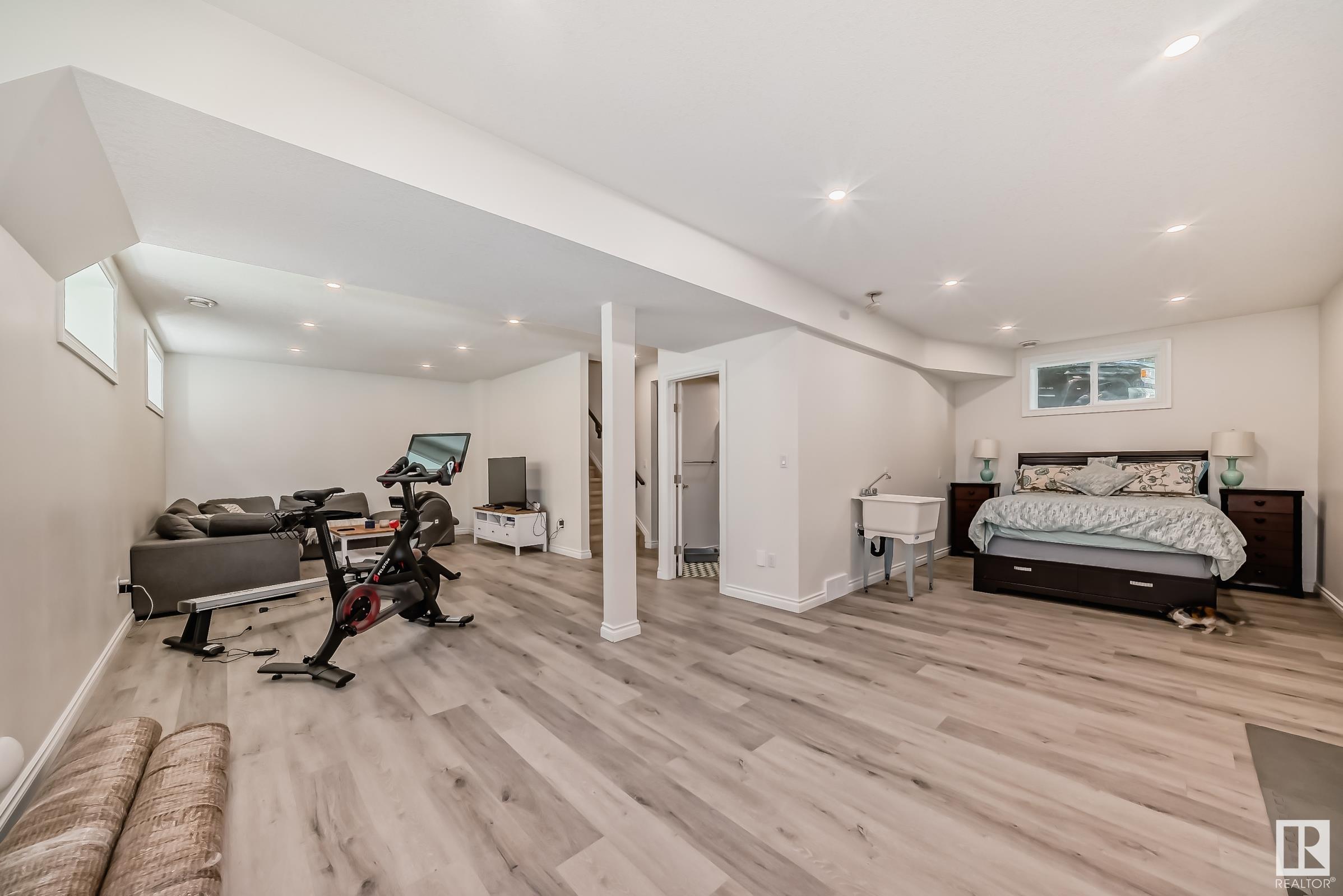      10048 93 ST NW , Edmonton,  ,T5H 1W7 ;  Listing Number: MLS E4397183