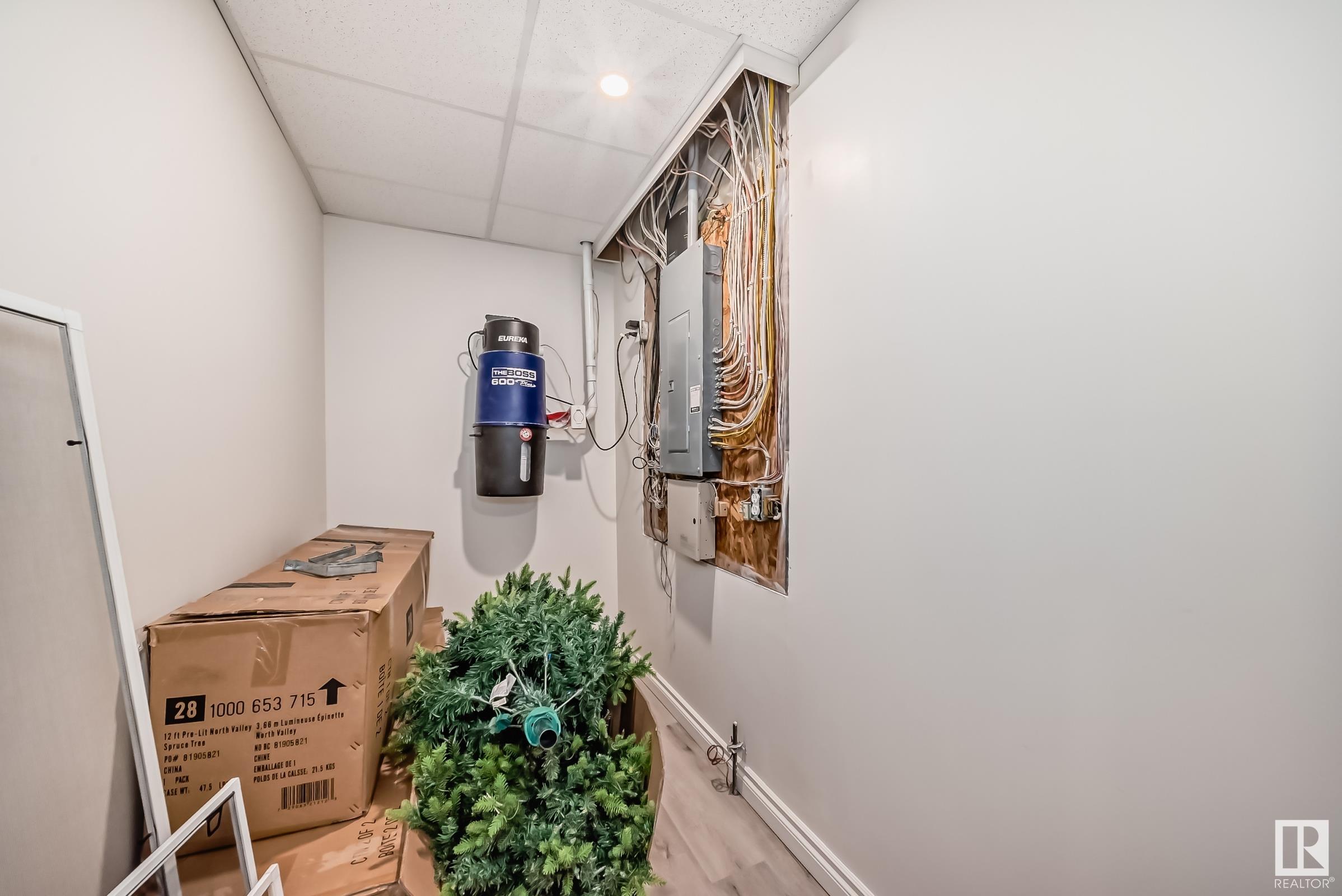      10048 93 ST NW , Edmonton,  ,T5H 1W7 ;  Listing Number: MLS E4397183