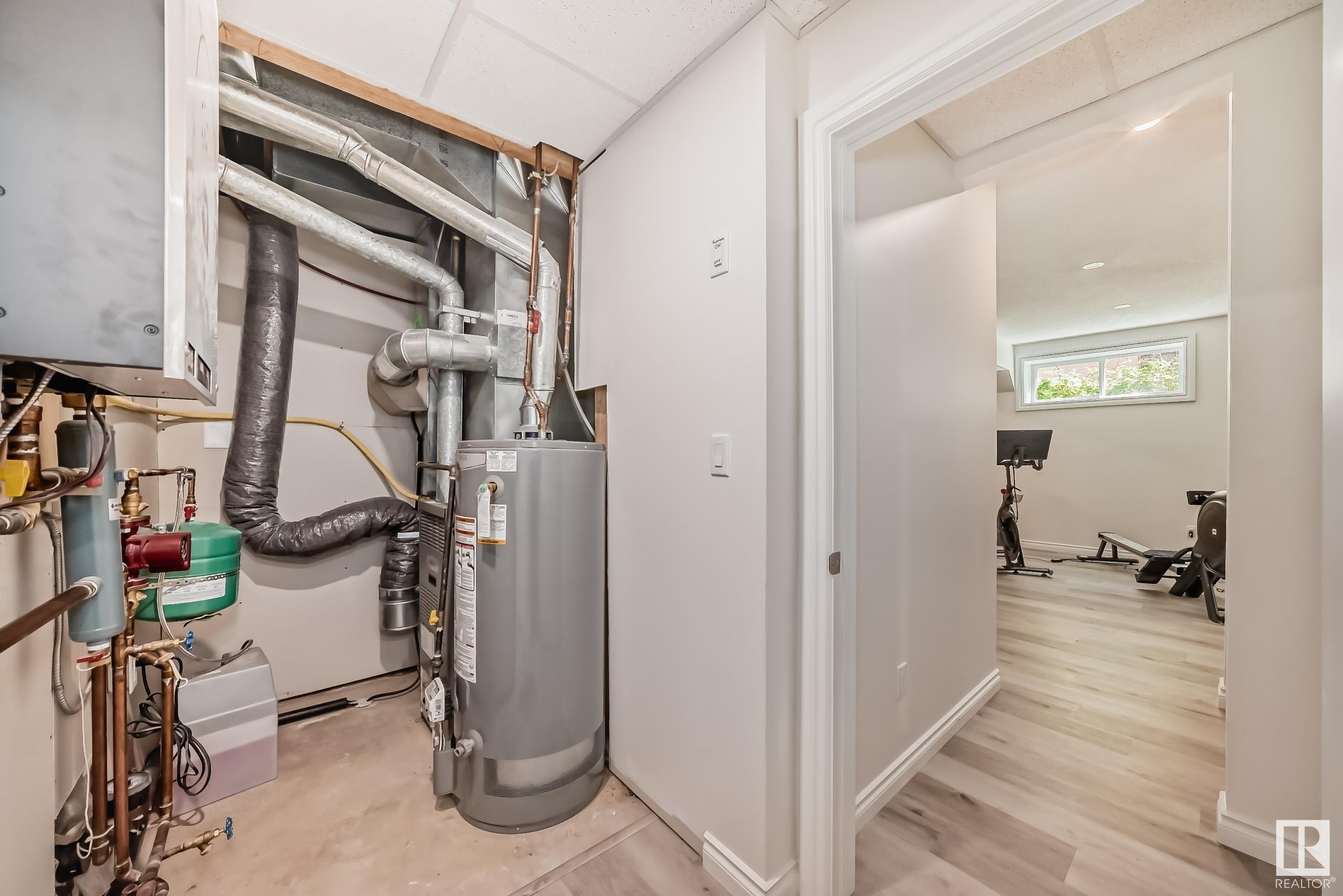      10048 93 ST NW , Edmonton,  ,T5H 1W7 ;  Listing Number: MLS E4397183