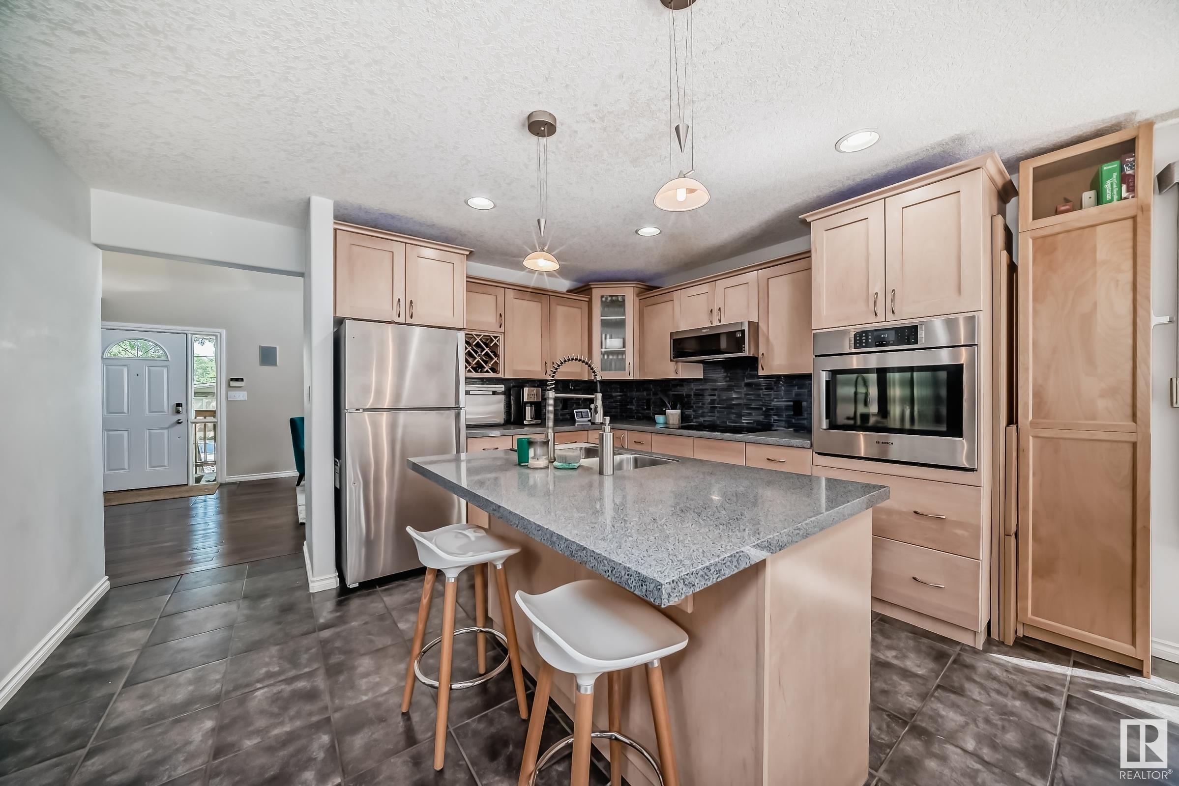      10048 93 ST NW , Edmonton,  ,T5H 1W7 ;  Listing Number: MLS E4397183