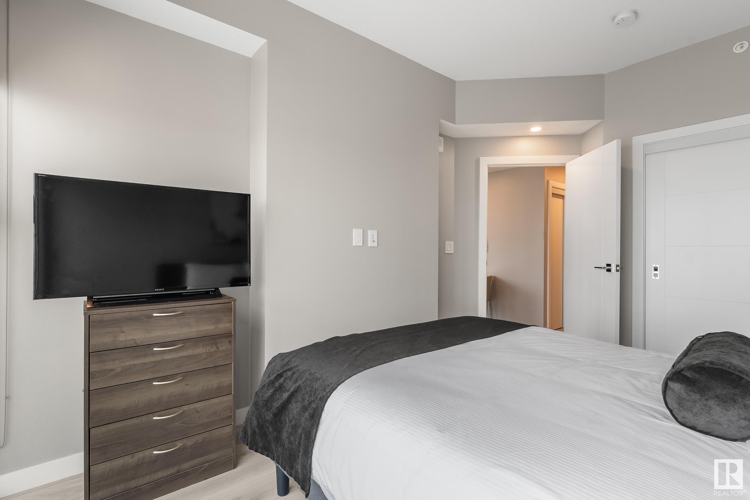      #2303 10180 103 ST NW , Edmonton,  ,T5J 0L1 ;  Listing Number: MLS E4397916