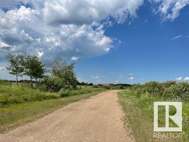 Nice acreage by Village of Chipman. Easy to access to Highway 15. Close location to Fort Saskatchewan & Sherwood park .