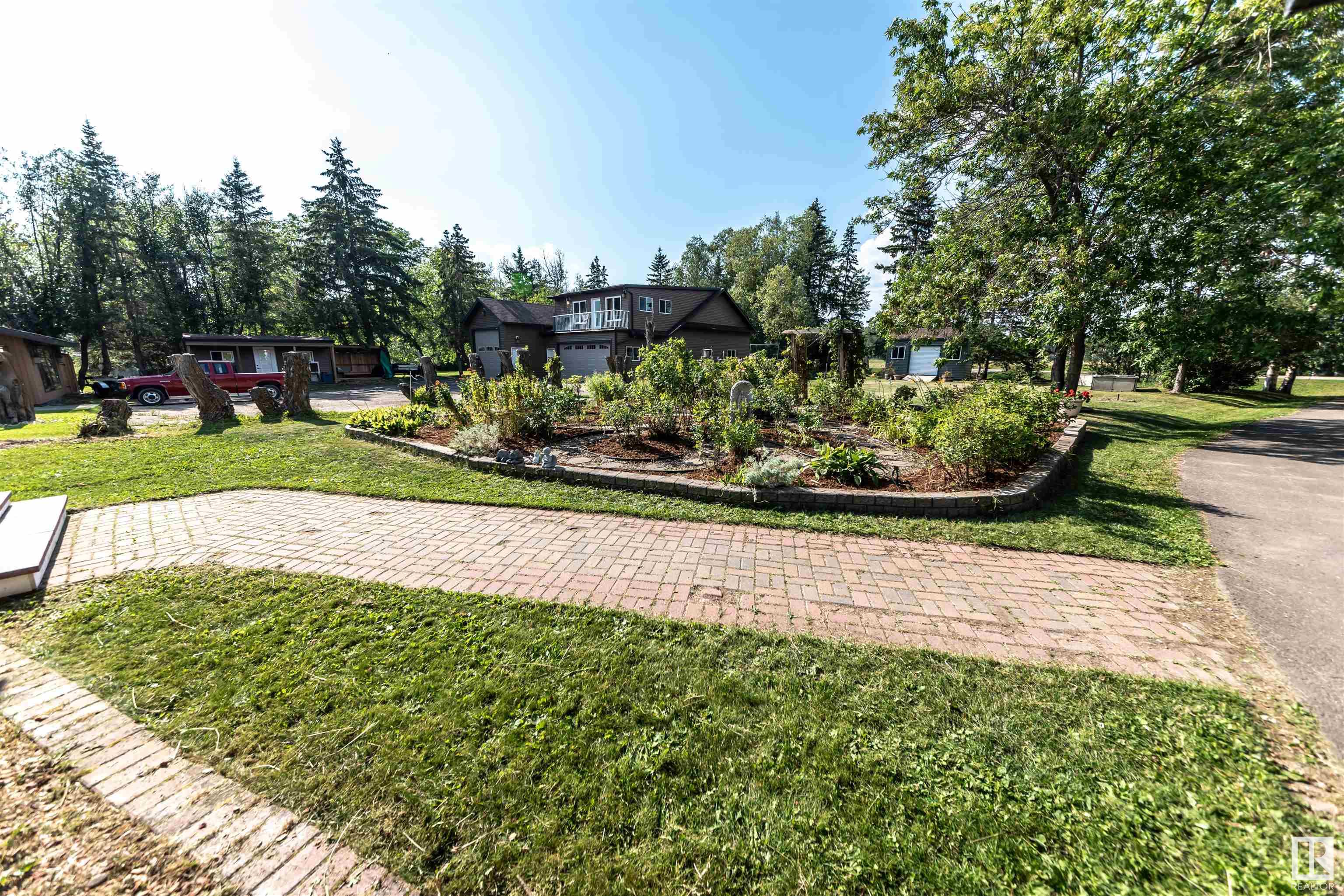      102 Parkins AV , Rural Lac Ste. Anne County,  ,T0E 1A0 ;  Listing Number: MLS E4401424