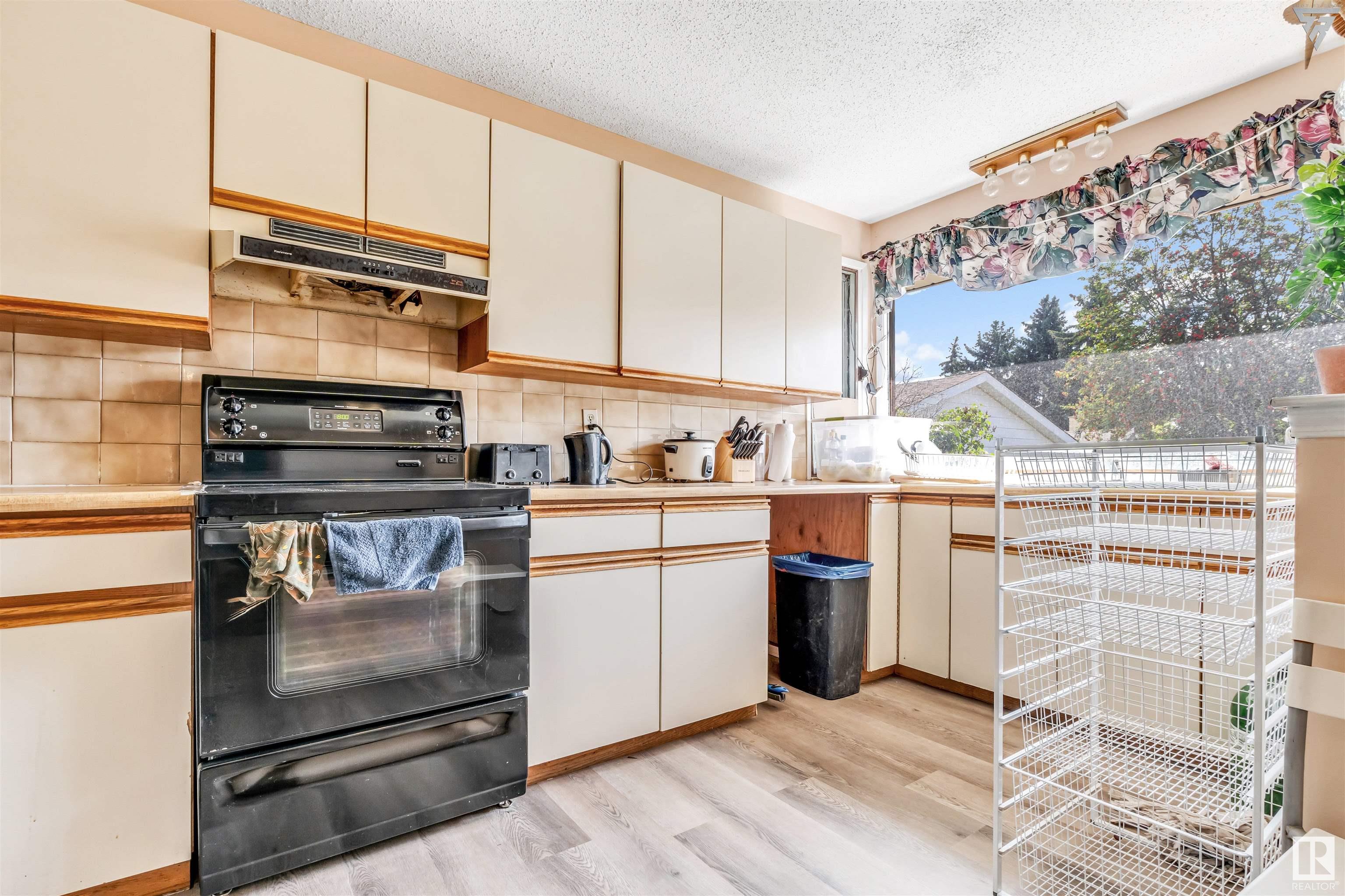      11731 145 AV NW NW , Edmonton,  ,T5X 1M2 ;  Listing Number: MLS E4404749