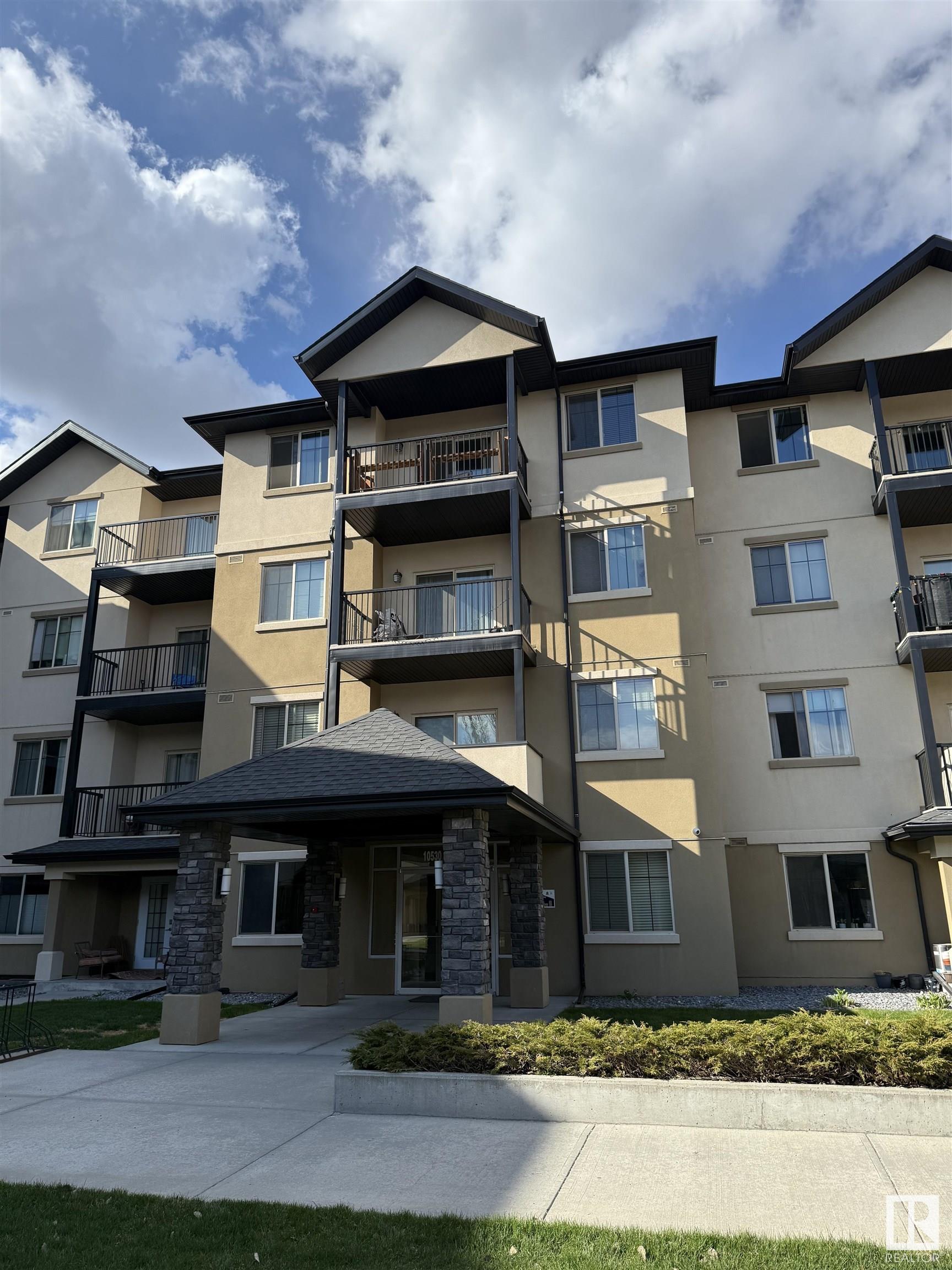 Visit REALTOR website for additional information** 2 bed 2 bath, property has stainless steel appliances, in-suite laundry, built-in blinds and the primary bedroom has a walk in closet. Approximately 775 sq ft, 46 Unit Factors. Legal Units 81 and 252. Close to the U of A. Great floor plan with bedrooms split. Huge balcony facing south. Unit has air conditioner, and a titled underground parking stall.