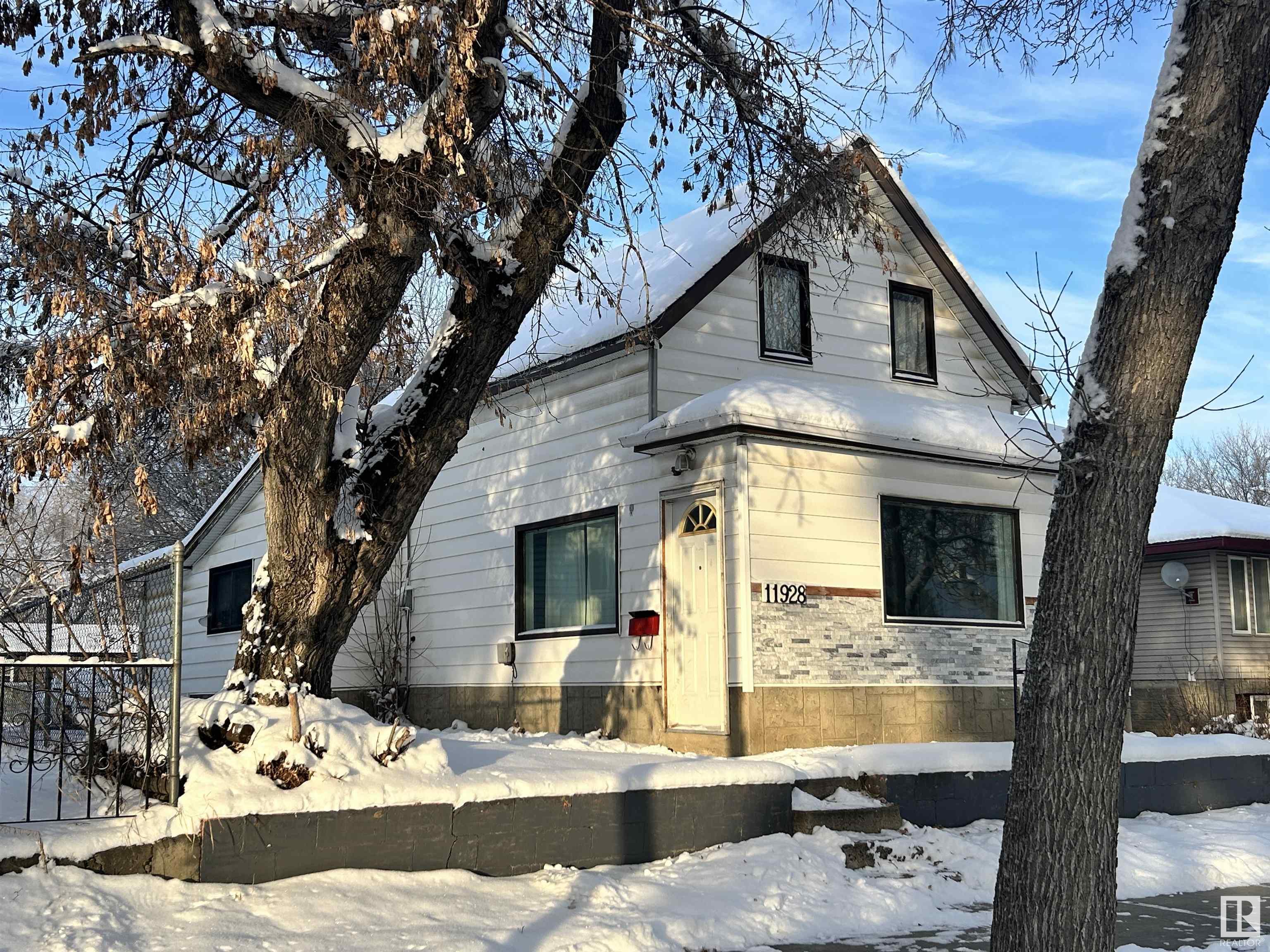      11928 68 ST NW , Edmonton,  ,T5B 1P7 ;  Listing Number: MLS E4405286