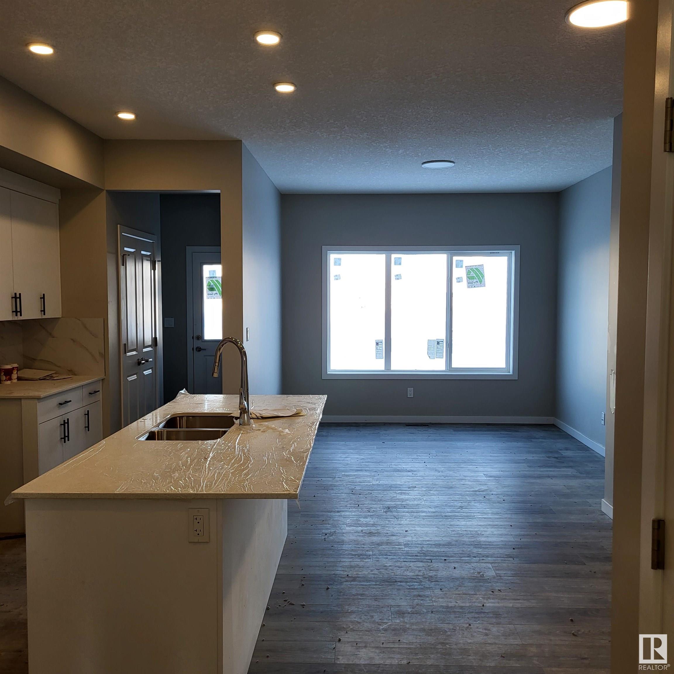      7060 181 AV NW , Edmonton,  ,T5Z 0V4 ;  Listing Number: MLS E4405515