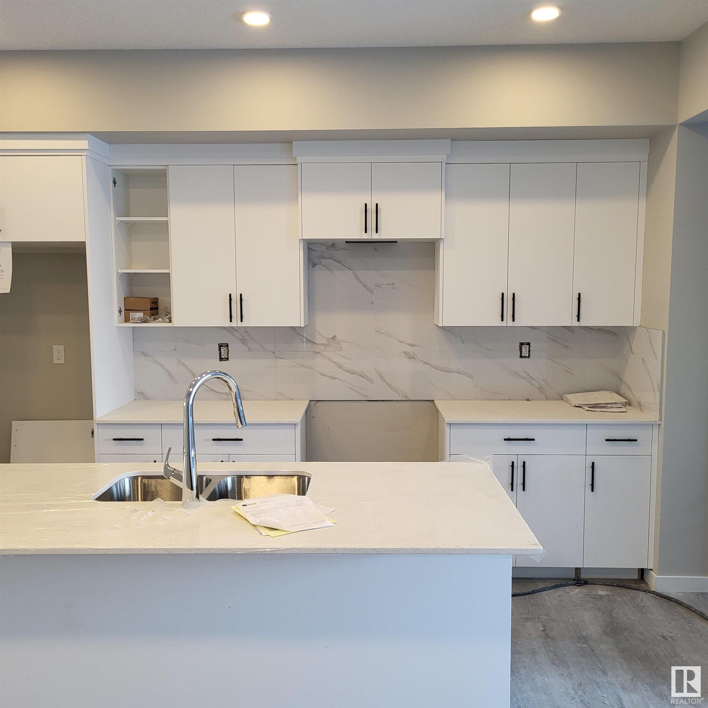      7060 181 AV NW , Edmonton,  ,T5Z 0V4 ;  Listing Number: MLS E4405515