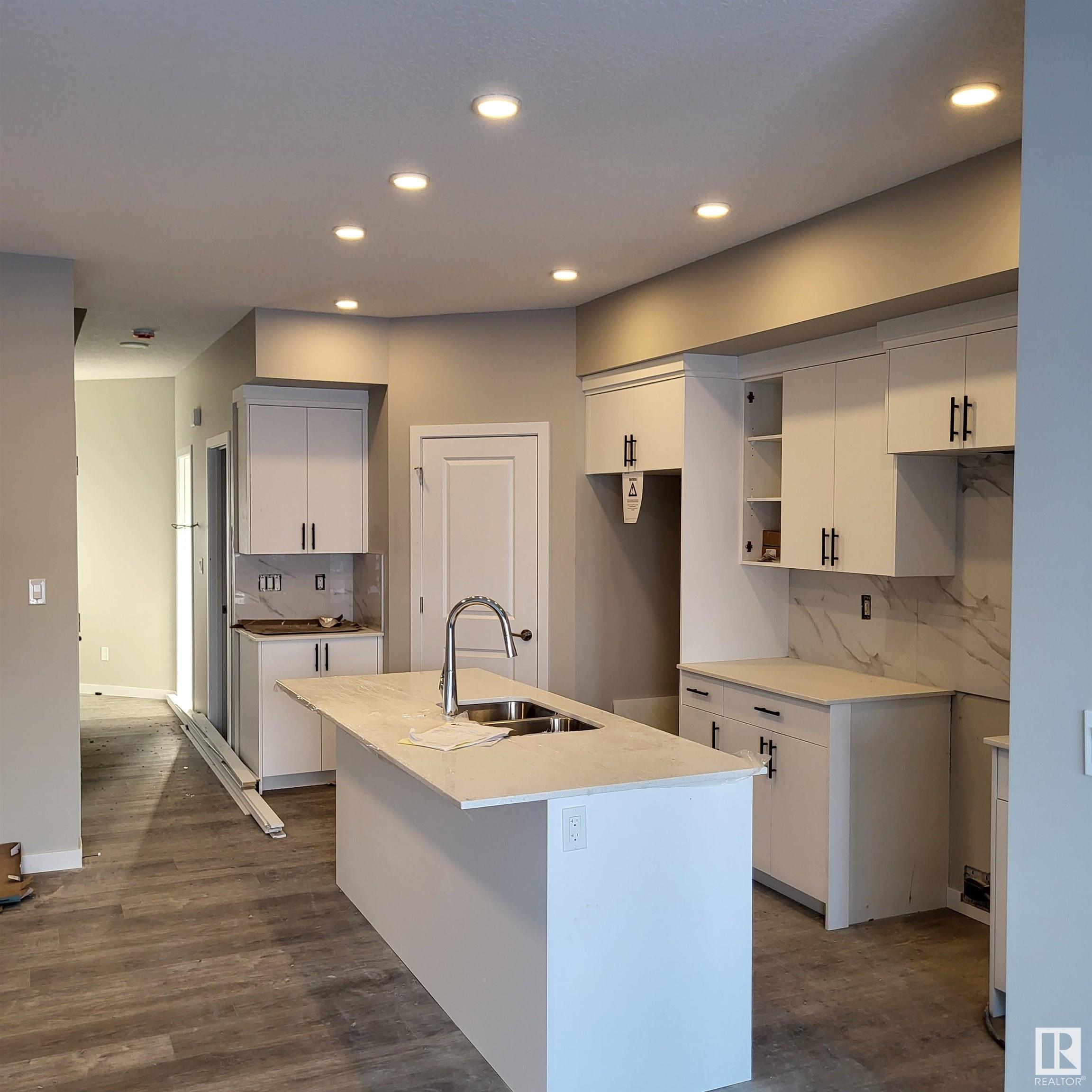      7060 181 AV NW , Edmonton,  ,T5Z 0V4 ;  Listing Number: MLS E4405515