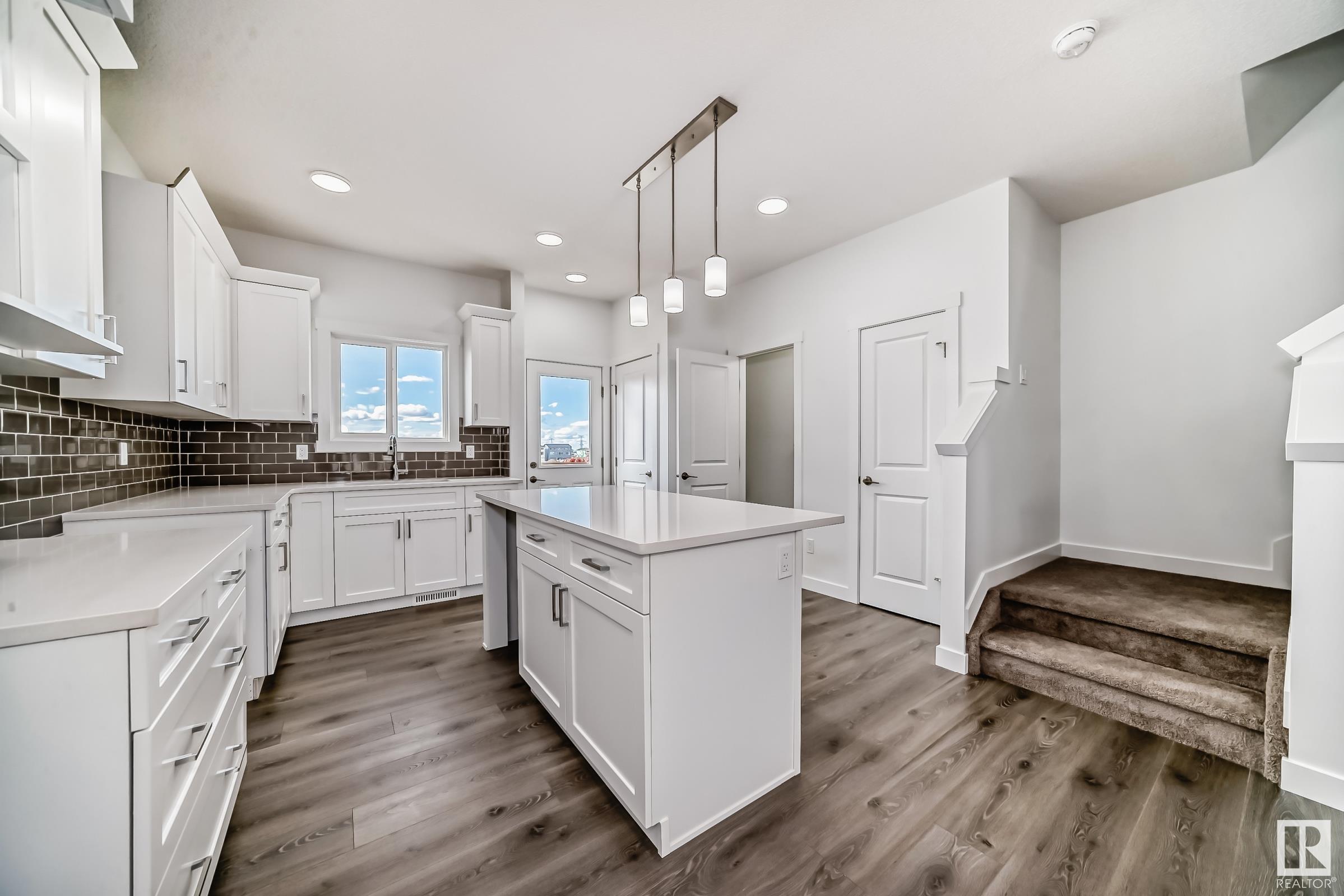      440 29 ST SW , Edmonton,  ,T6X 3E7 ;  Listing Number: MLS E4408295