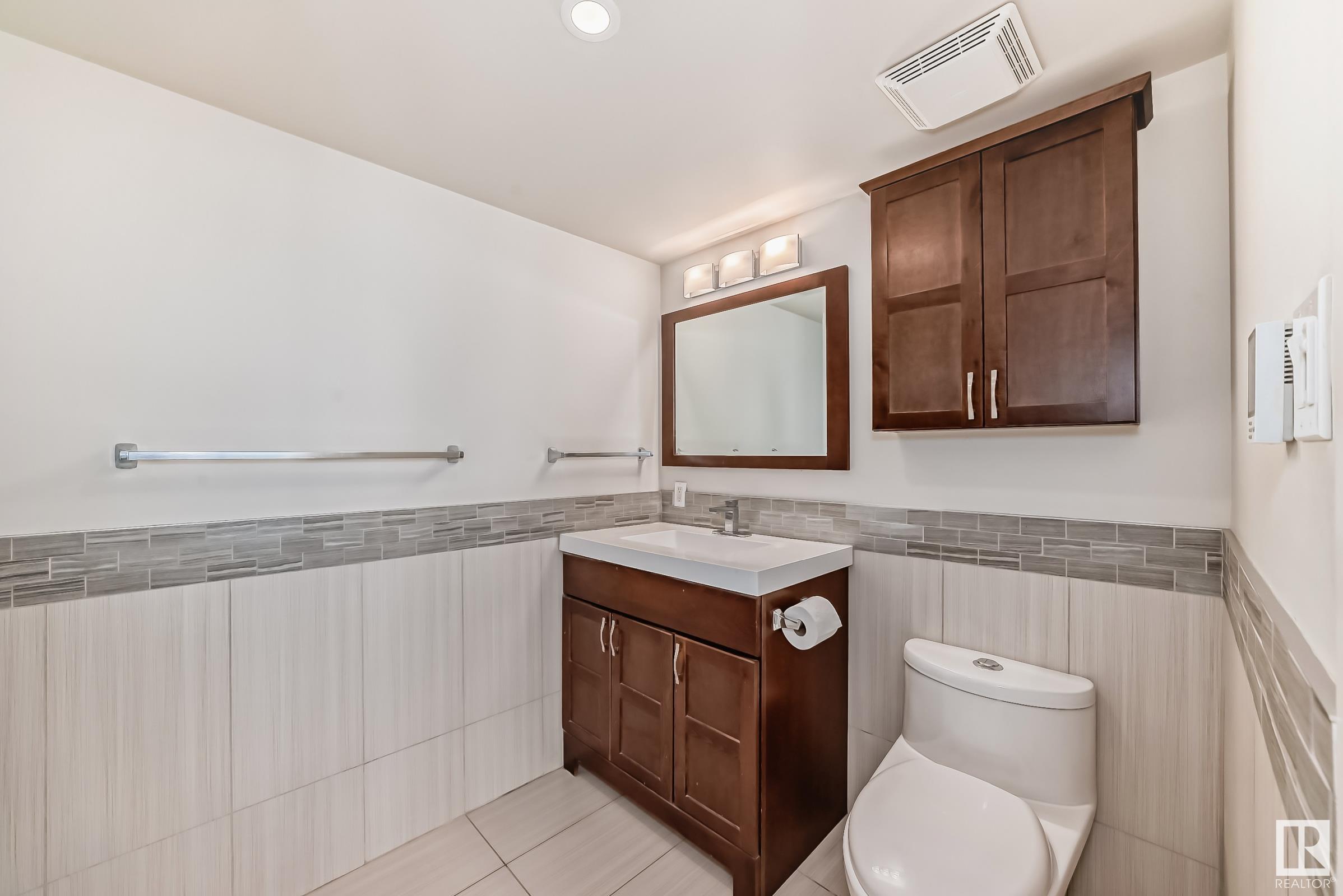      #1403 9921 104 ST NW , Edmonton,  ,T5K 2K3 ;  Listing Number: MLS E4411232