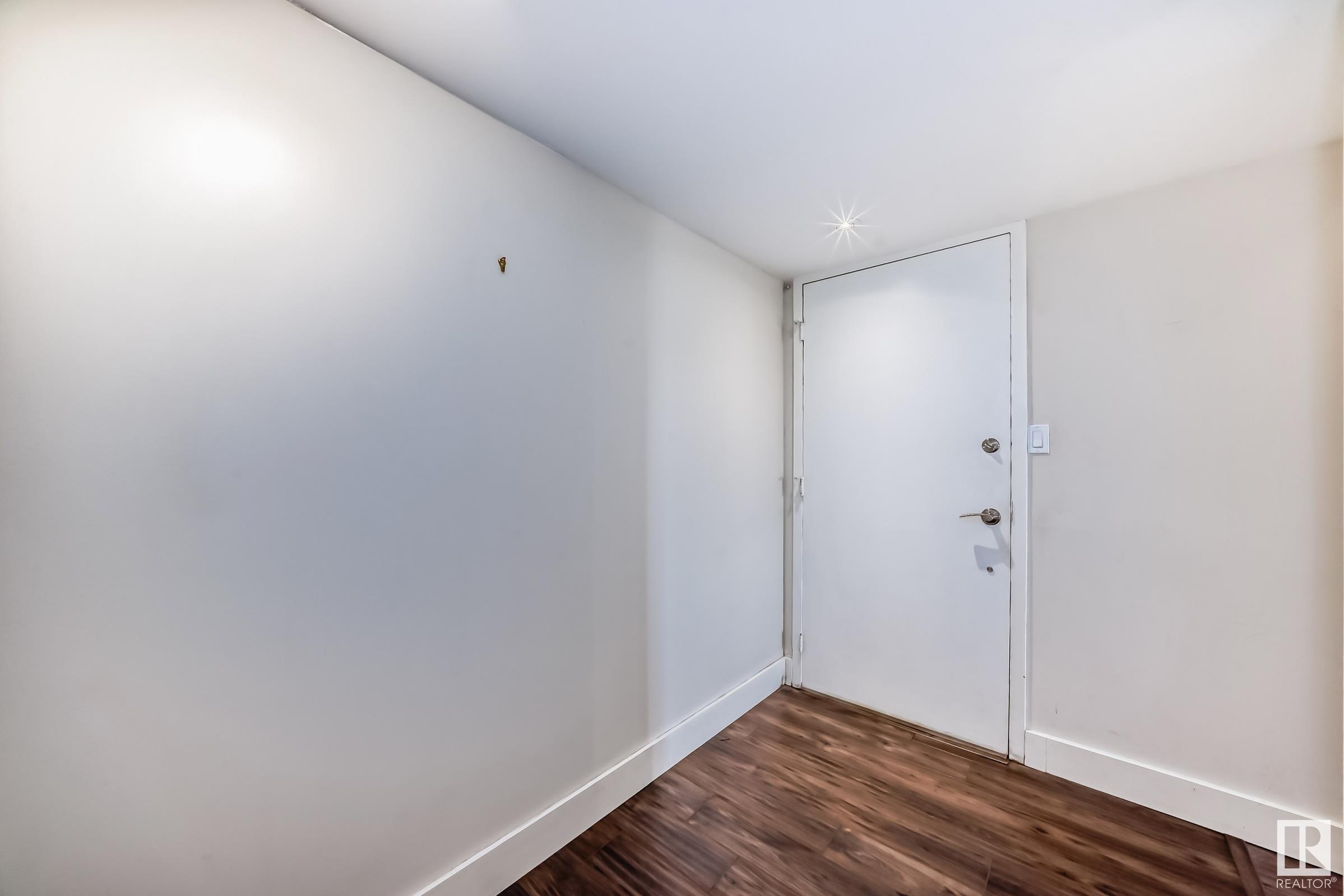      #1403 9921 104 ST NW , Edmonton,  ,T5K 2K3 ;  Listing Number: MLS E4411232