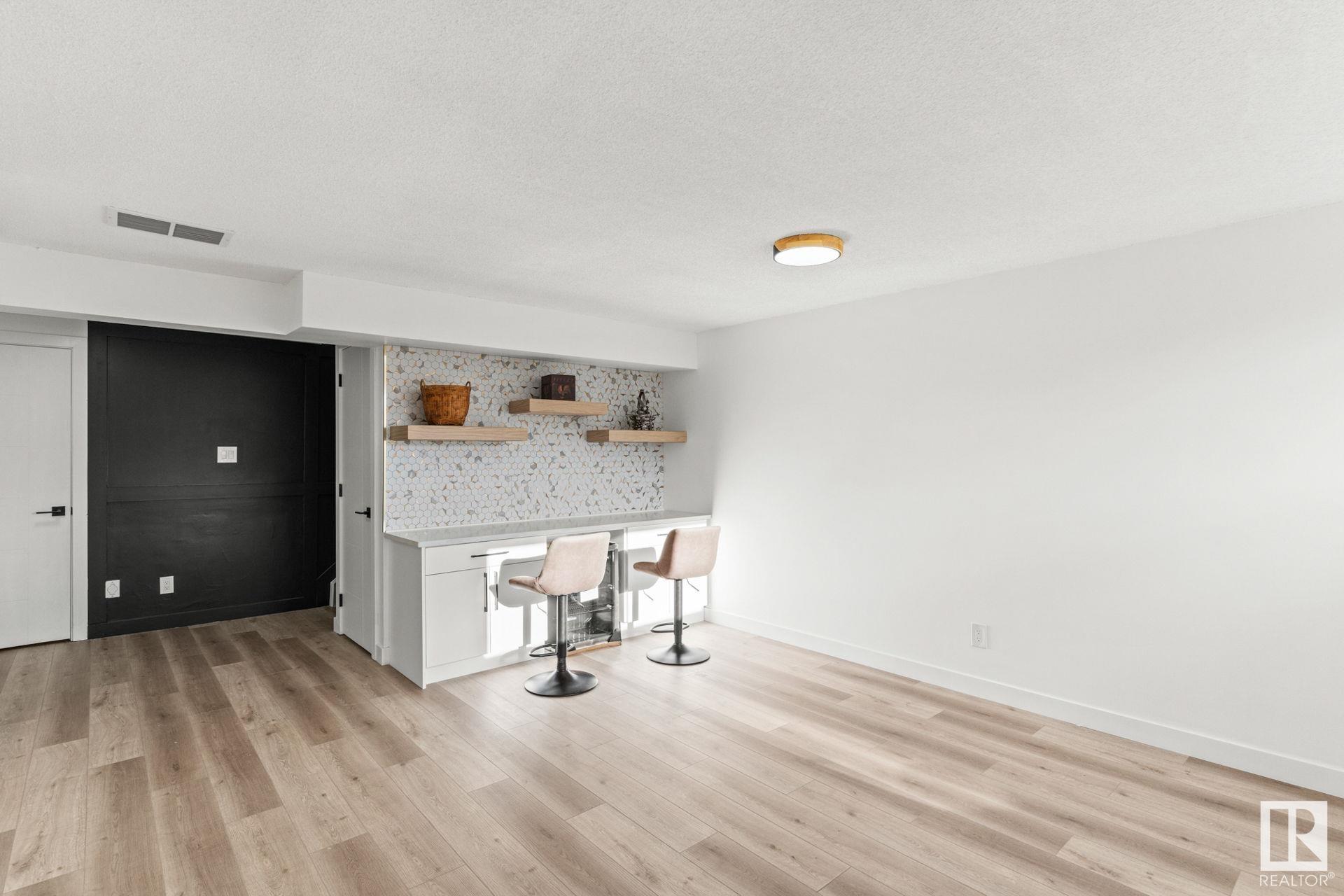      37 ROYAL RD NW , Edmonton,  ,T6J 2E7 ;  Listing Number: MLS E4411322