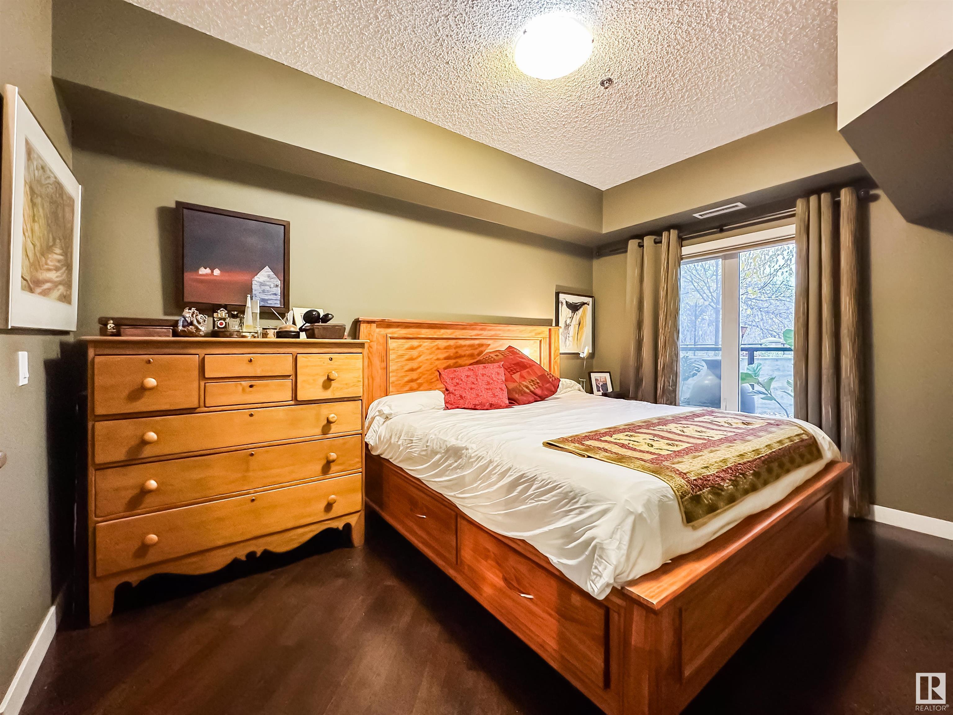      #210 9750 94 ST NW , Edmonton,  ,T6C 2E3 ;  Listing Number: MLS E4412131