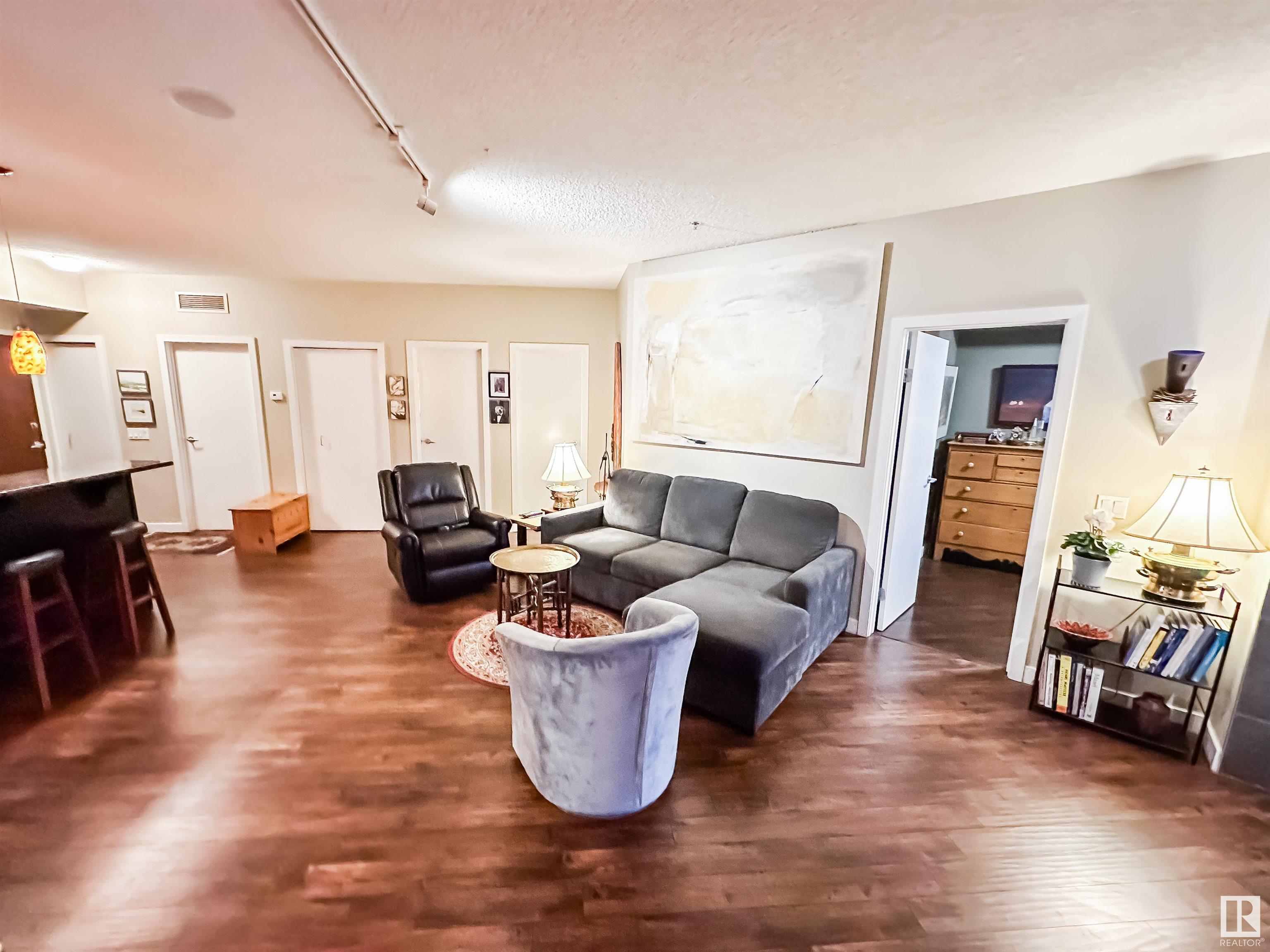      #210 9750 94 ST NW , Edmonton,  ,T6C 2E3 ;  Listing Number: MLS E4412131