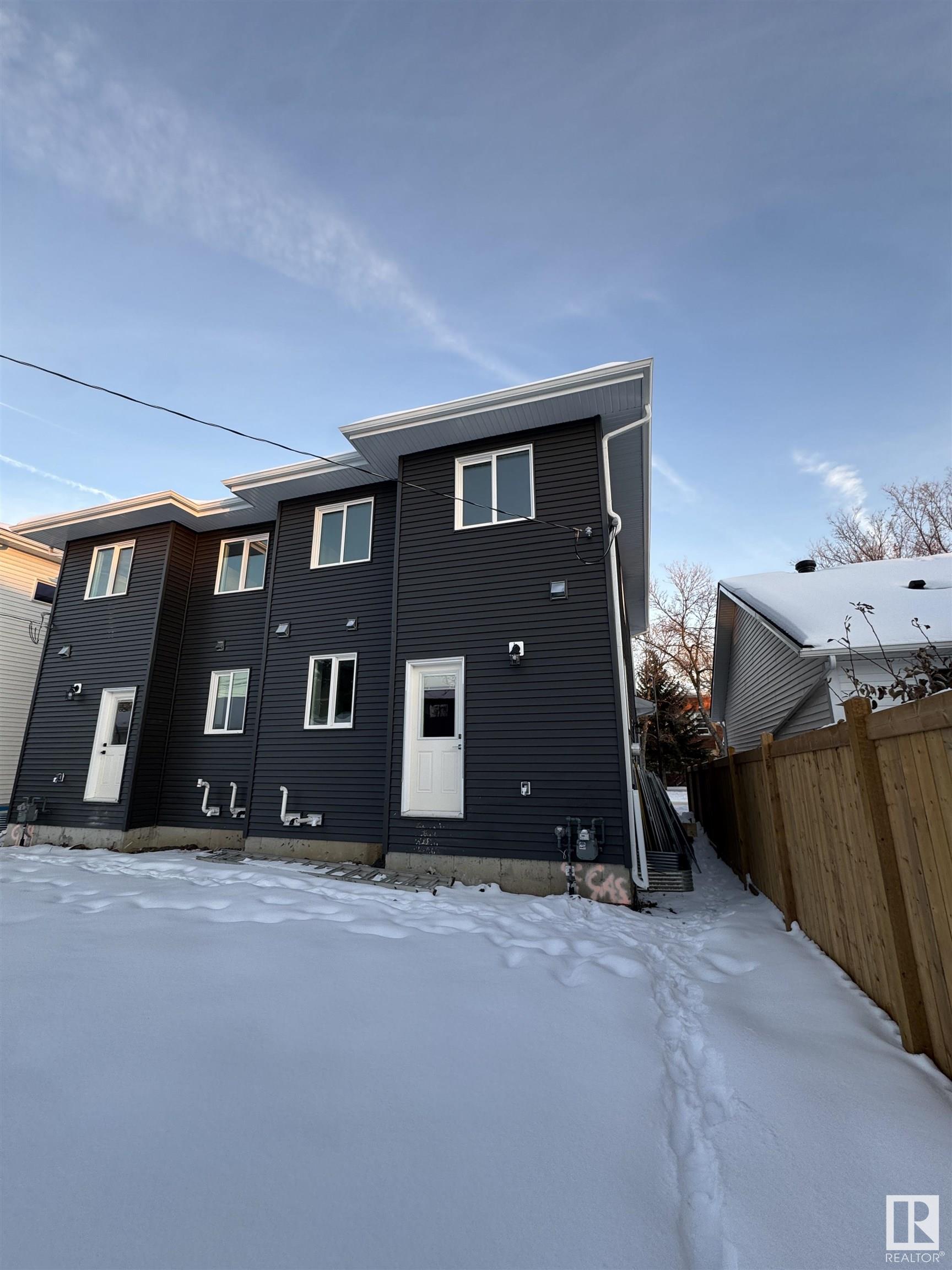      9330 89 ST NW , Edmonton,  ,T6C 3L2 ;  Listing Number: MLS E4413117