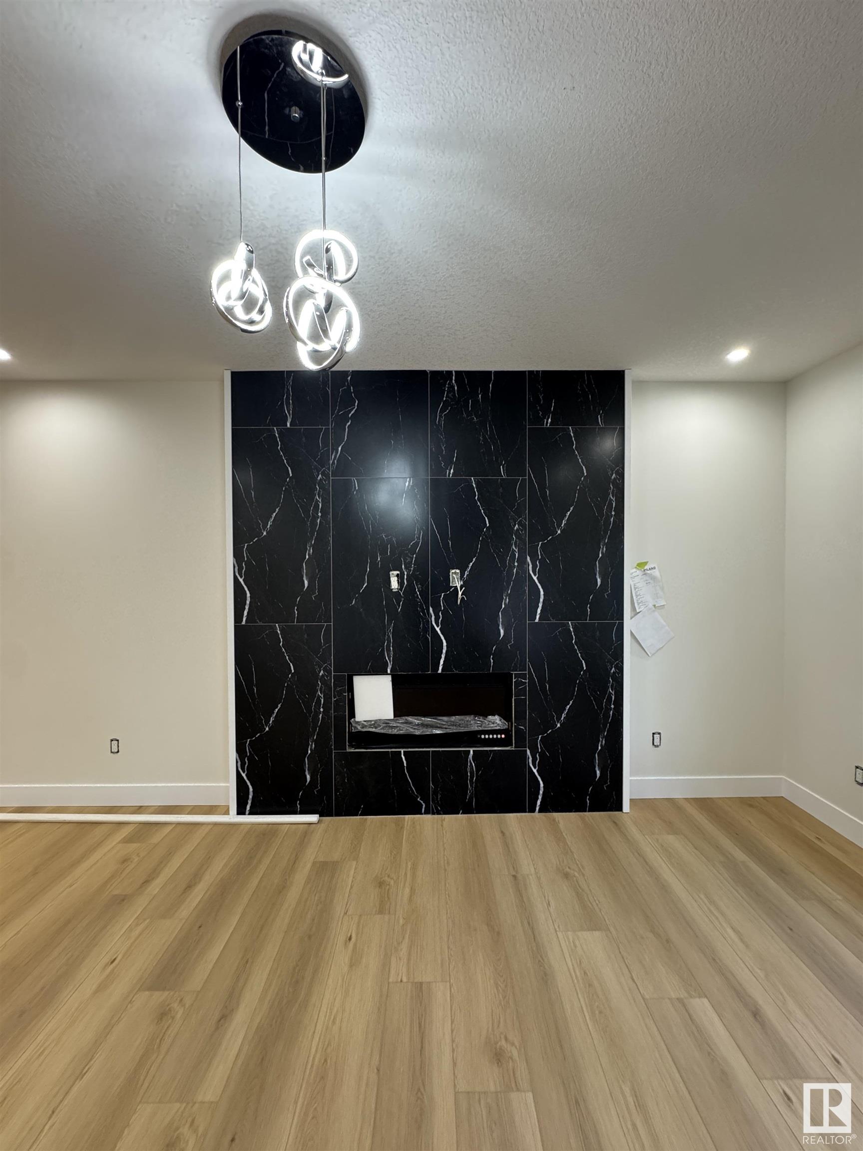      9330 89 ST NW , Edmonton,  ,T6C 3L2 ;  Listing Number: MLS E4413117