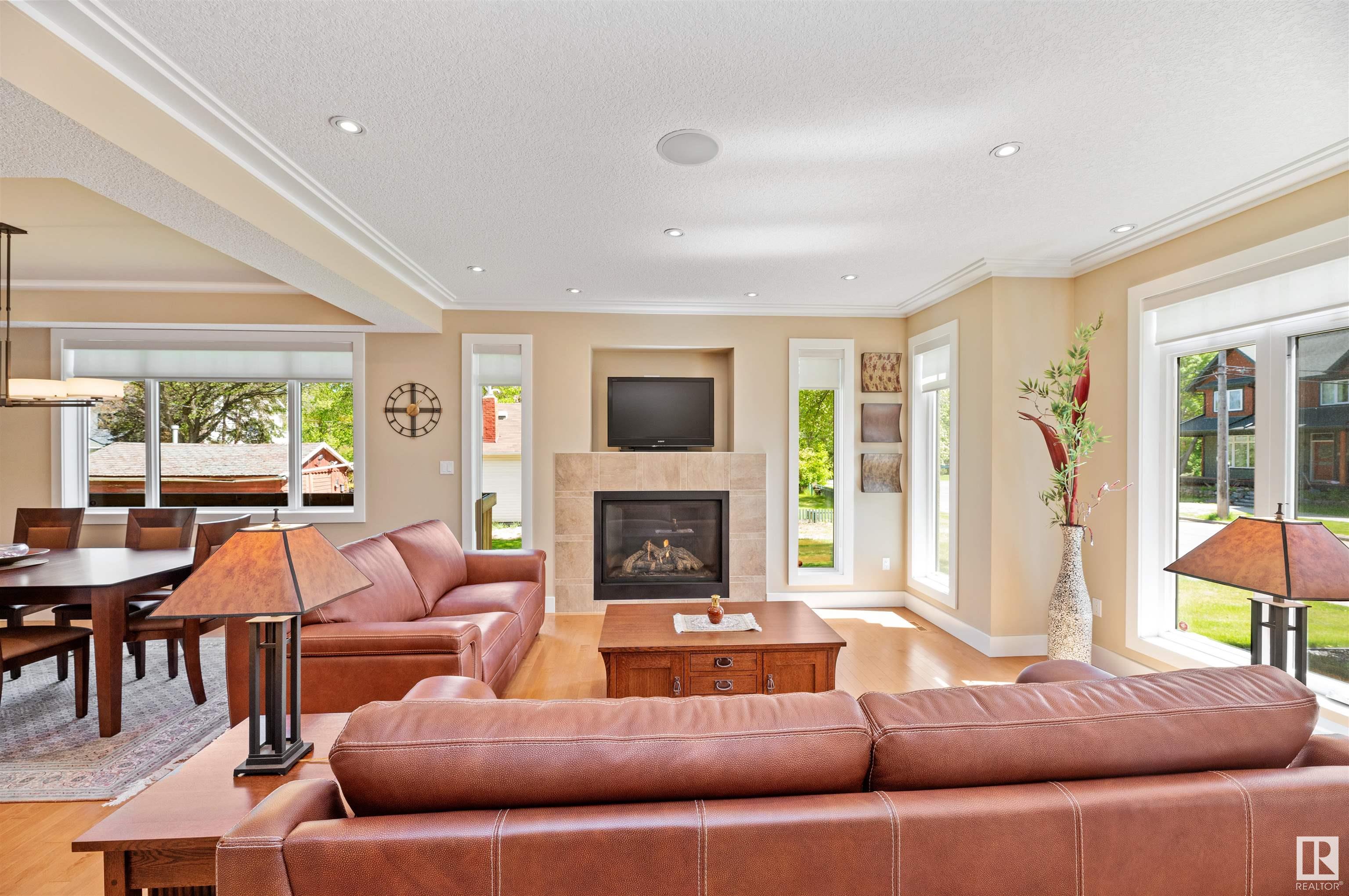      8728 101 AV NW , Edmonton,  ,T5H 0A9 ;  Listing Number: MLS E4413267