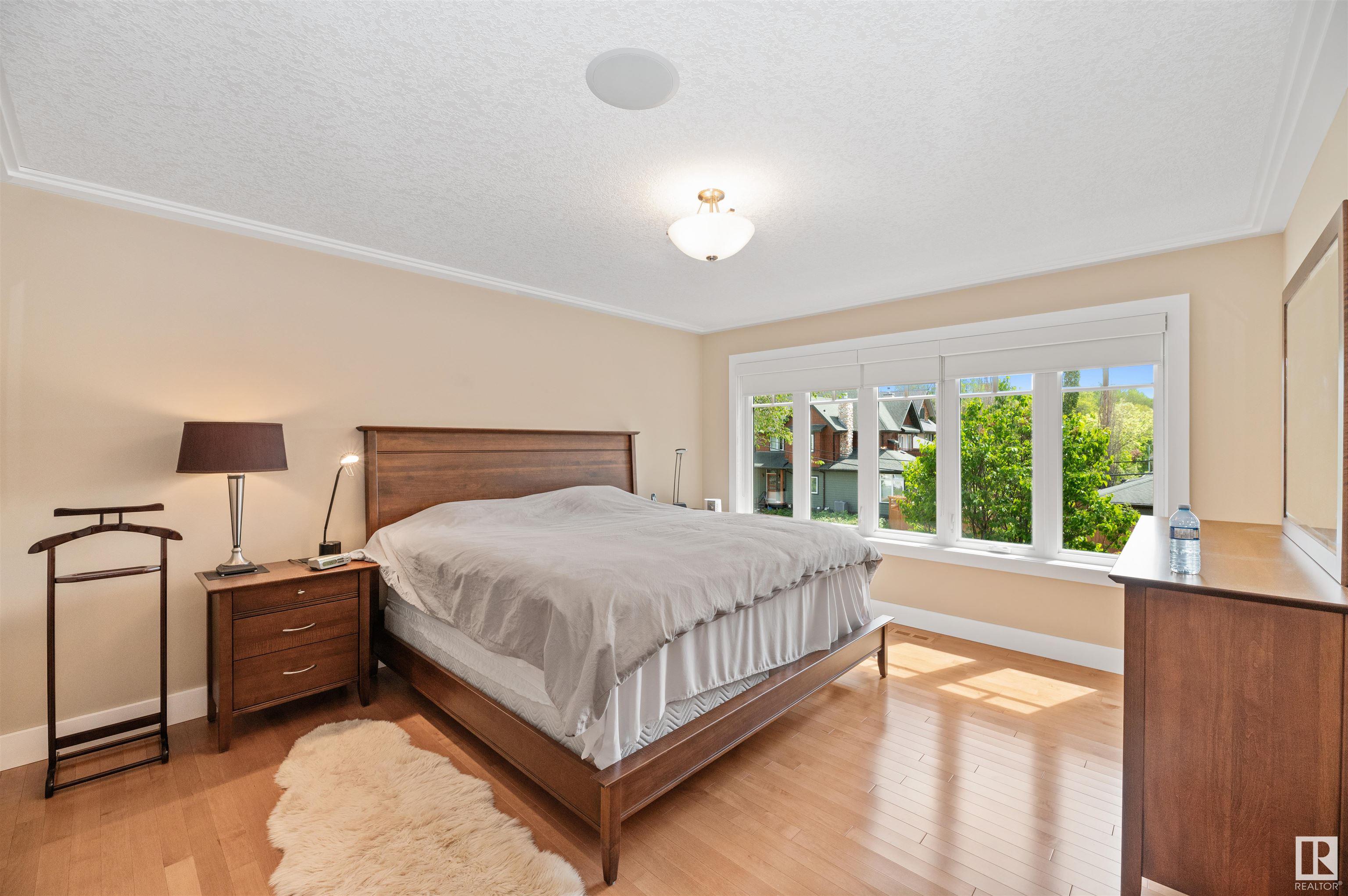      8728 101 AV NW , Edmonton,  ,T5H 0A9 ;  Listing Number: MLS E4413267