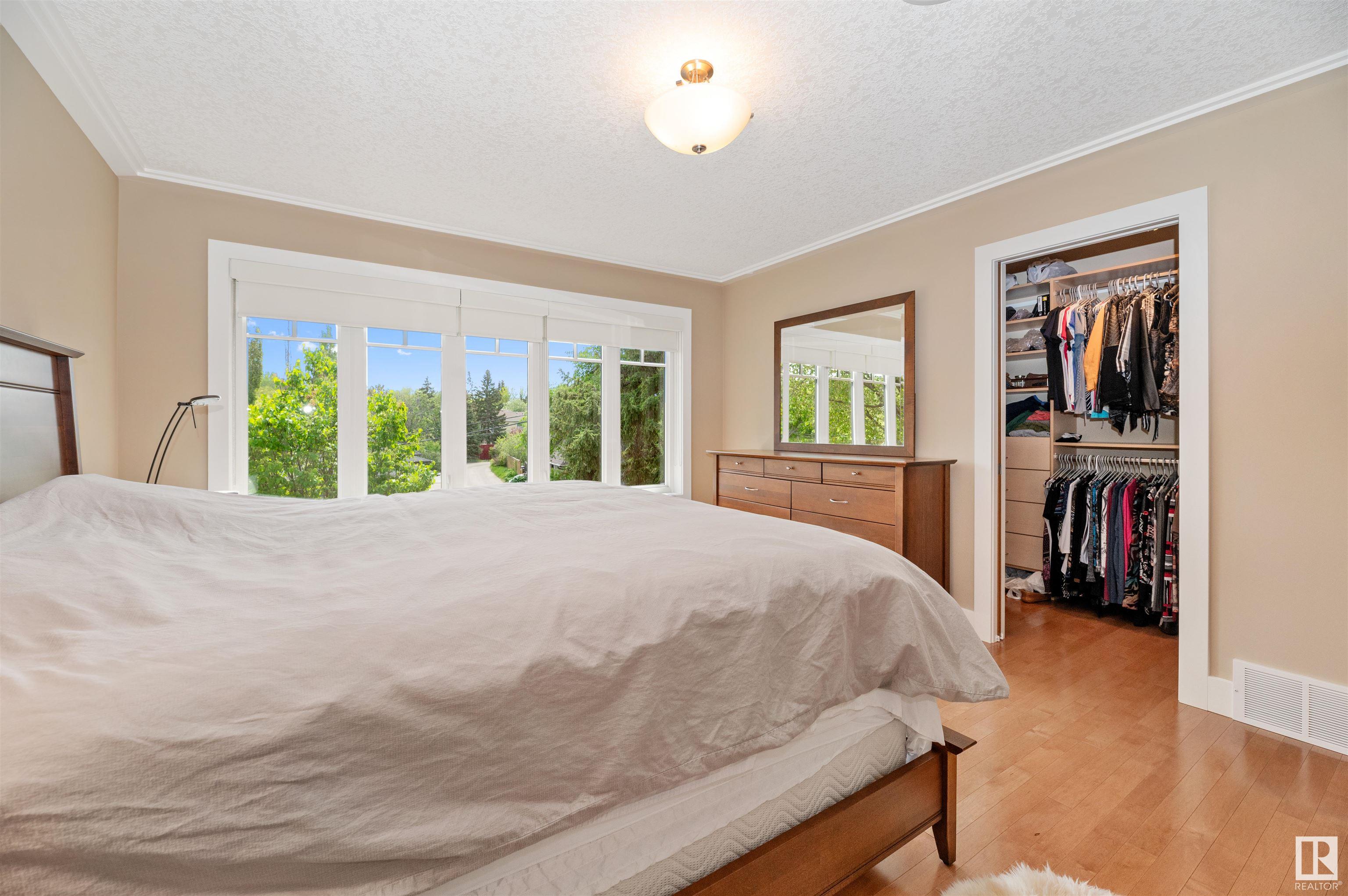      8728 101 AV NW , Edmonton,  ,T5H 0A9 ;  Listing Number: MLS E4413267