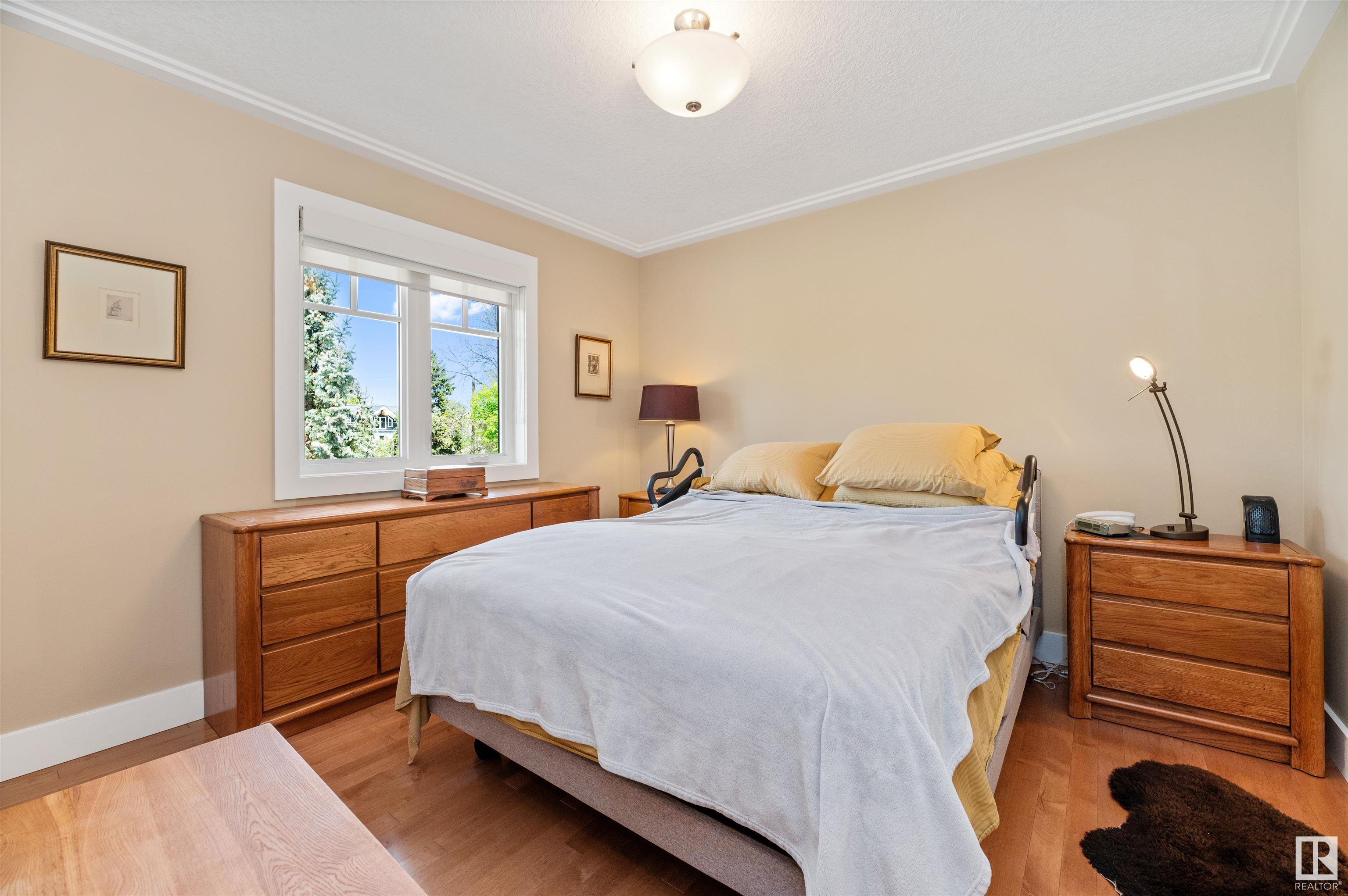      8728 101 AV NW , Edmonton,  ,T5H 0A9 ;  Listing Number: MLS E4413267