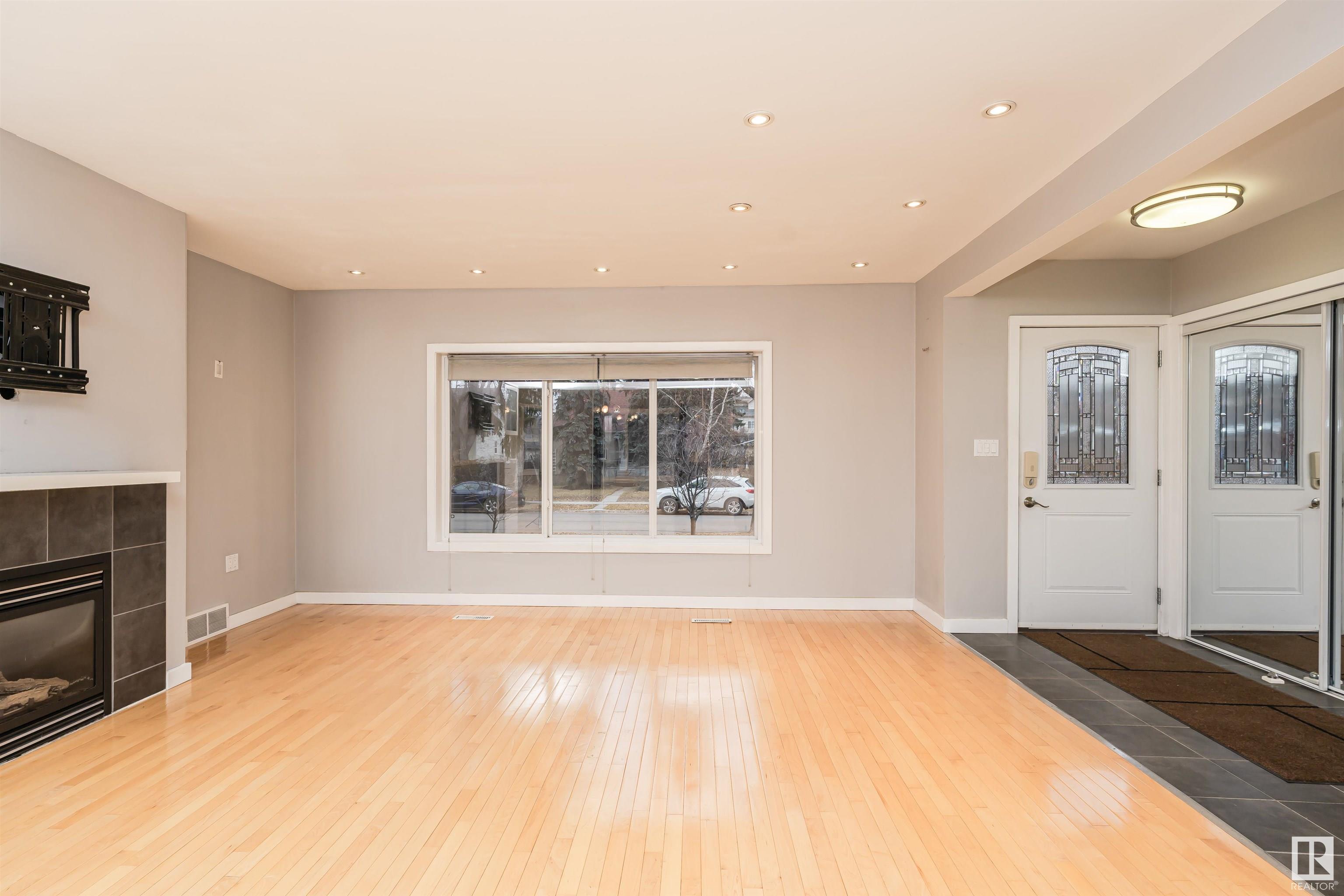      11231 75 AV NW , Edmonton,  ,T6G 0H4 ;  Listing Number: MLS E4413282