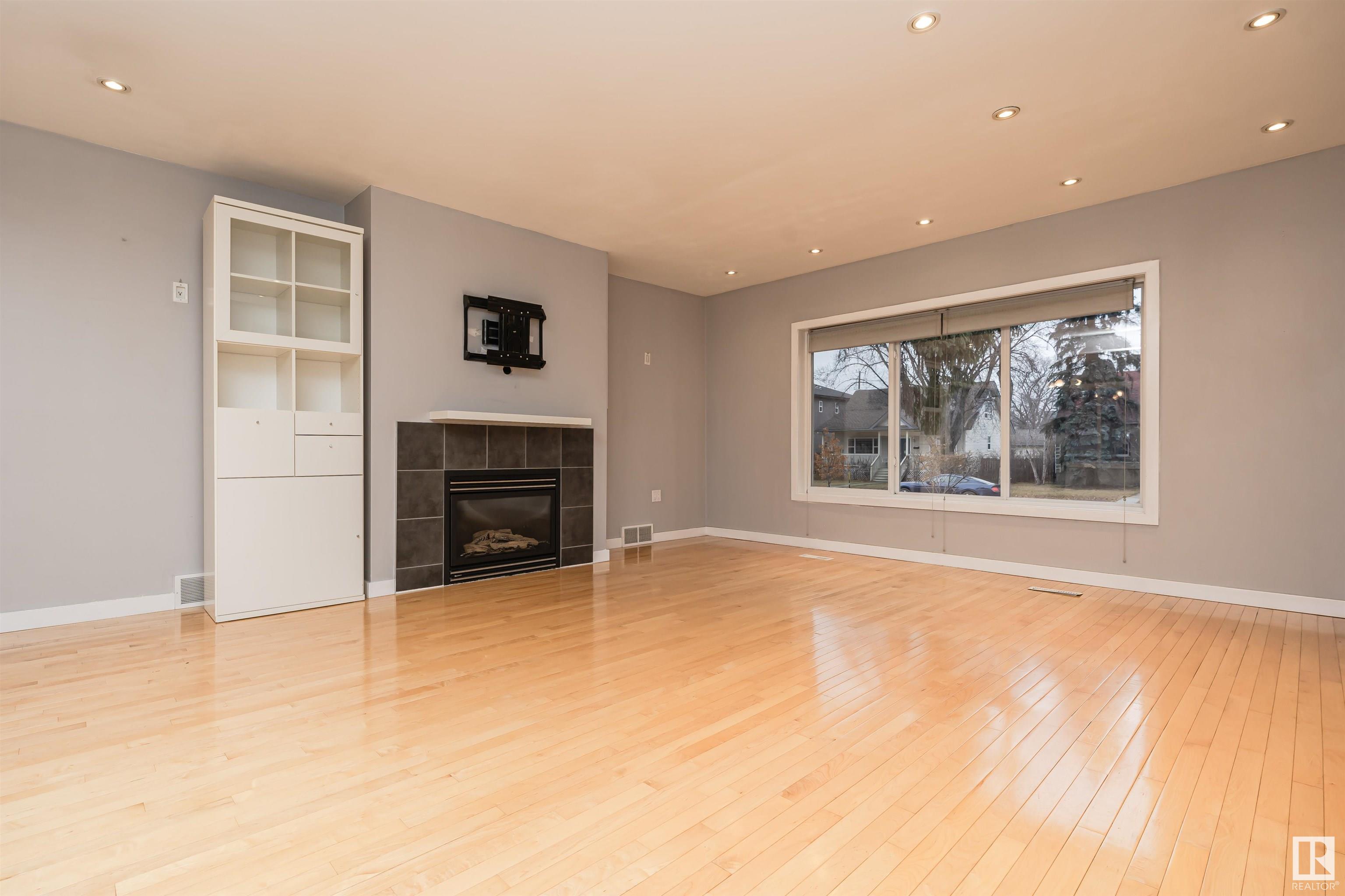      11231 75 AV NW , Edmonton,  ,T6G 0H4 ;  Listing Number: MLS E4413282