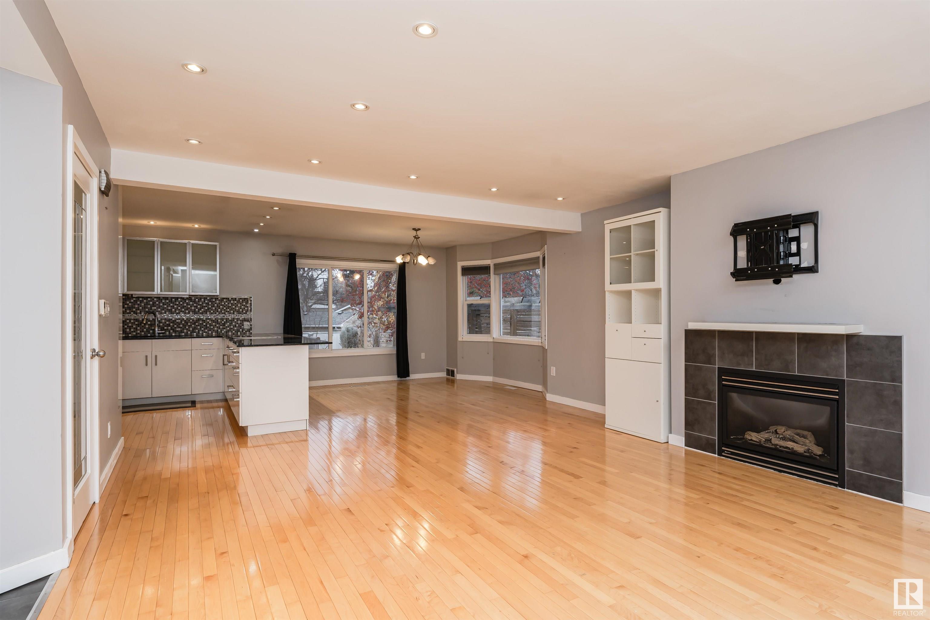      11231 75 AV NW , Edmonton,  ,T6G 0H4 ;  Listing Number: MLS E4413282