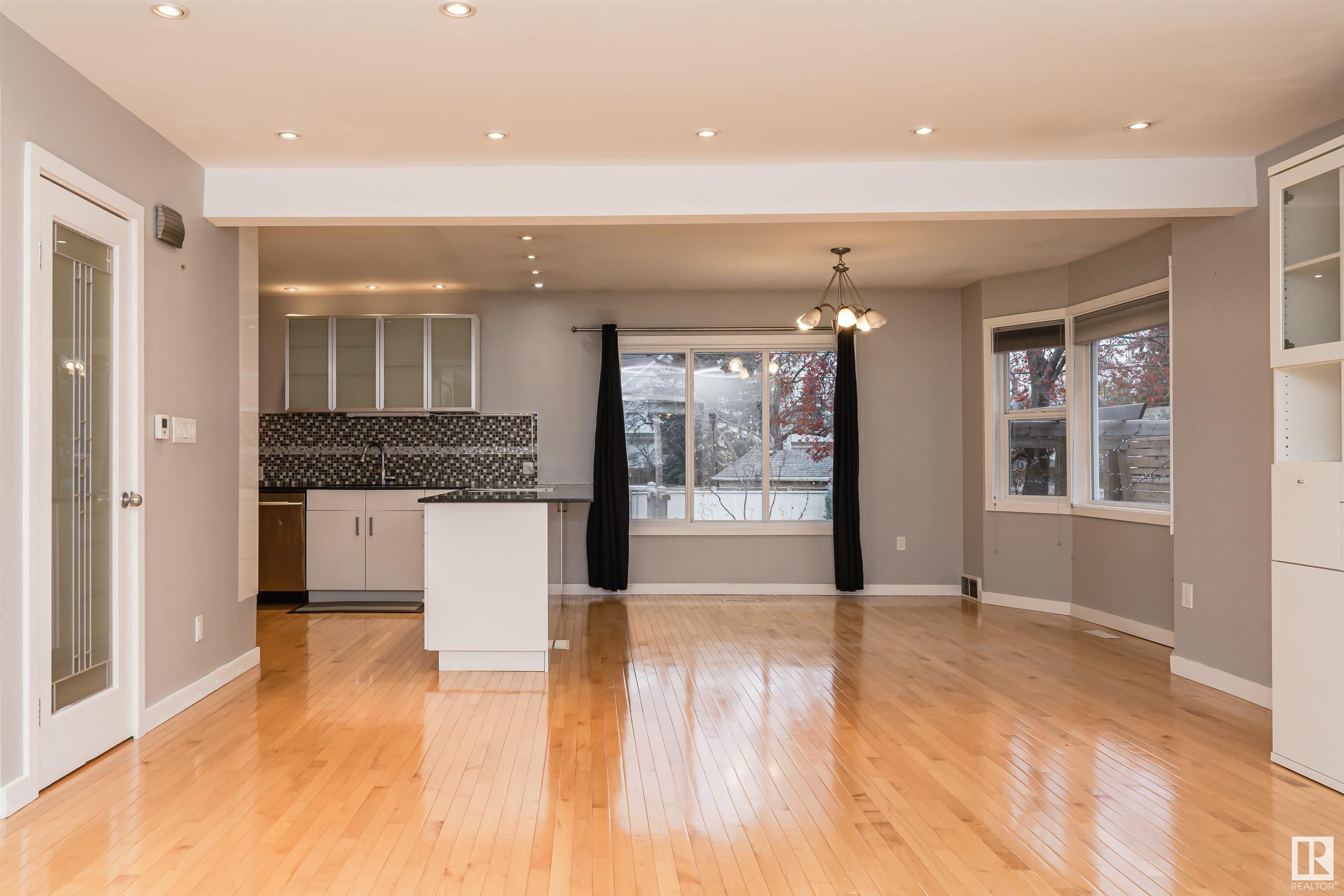     11231 75 AV NW , Edmonton,  ,T6G 0H4 ;  Listing Number: MLS E4413282