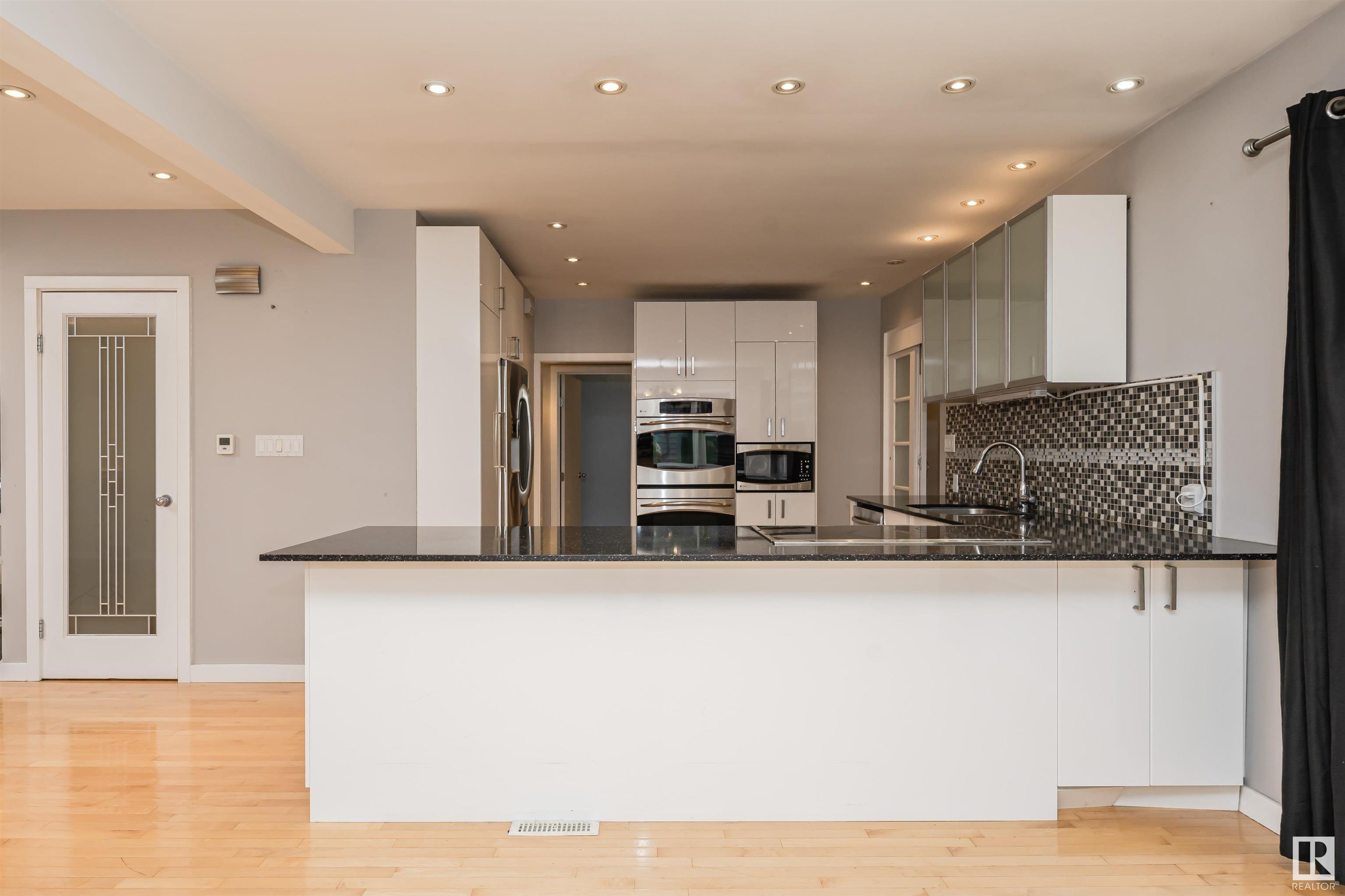      11231 75 AV NW , Edmonton,  ,T6G 0H4 ;  Listing Number: MLS E4413282
