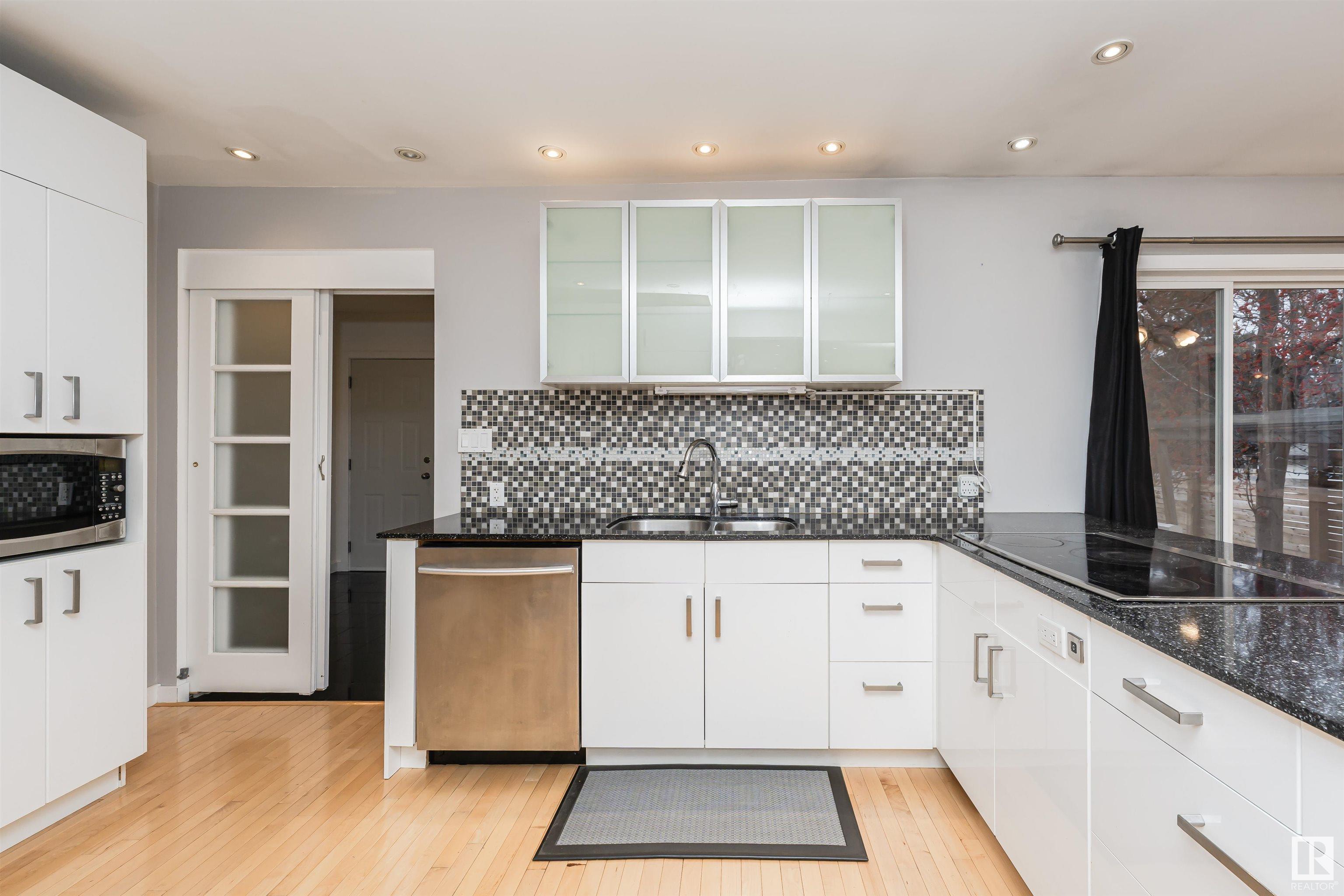      11231 75 AV NW , Edmonton,  ,T6G 0H4 ;  Listing Number: MLS E4413282
