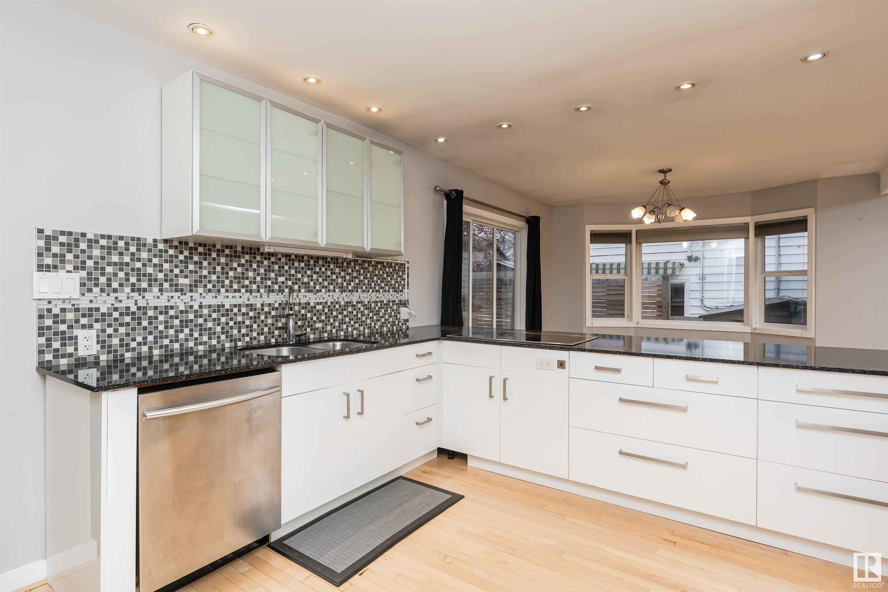      11231 75 AV NW , Edmonton,  ,T6G 0H4 ;  Listing Number: MLS E4413282